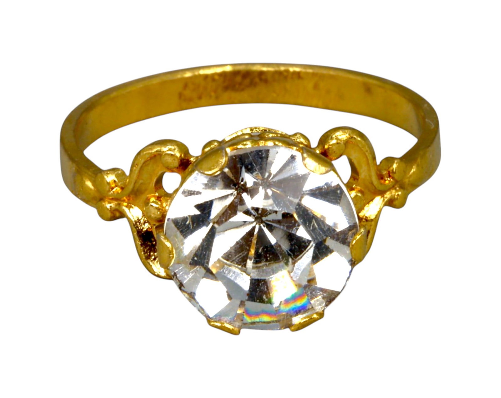 VINTAGE: Gold-Tone Ring with Clear Faceted Stone - Ornate Scrollwork Setting, Size 8 US: An elegant vintage ring featuring a gold-tone band adorned with delicate scrollwork leading to a brilliant clear faceted gemstone. The prong-set stone captures and reflects light beautifully, reminisc