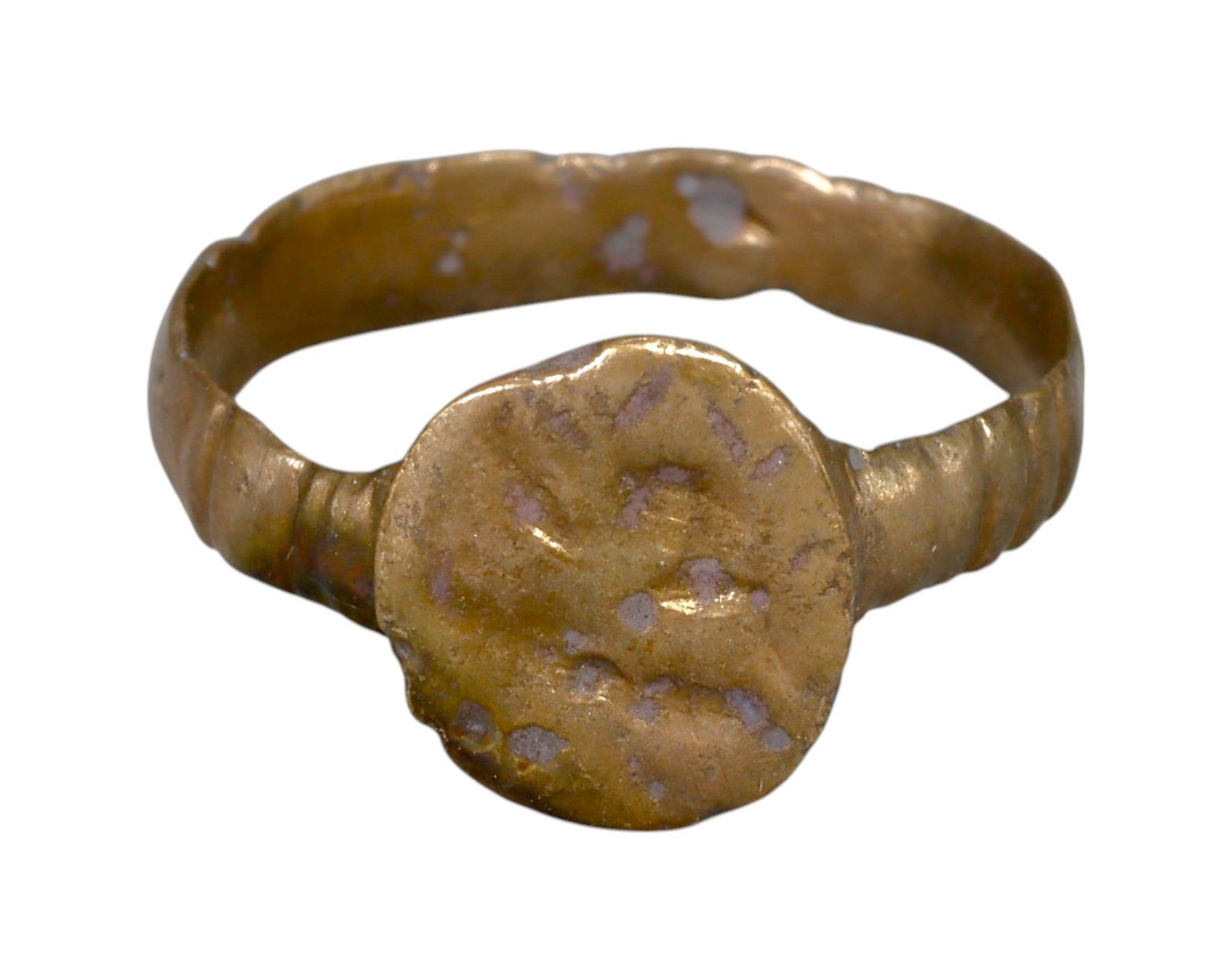 MEDIEVAL EUROPEAN: Bronze Engraved Signet Ring - Byzantine/Nomadic Influence, 10th-13th Century: An authentic medieval bronze signet ring, expertly refurbished while preserving its ancient character. This piece, sized at 7.25 US and weighing 3g, features a circular bezel with faint remnants of an