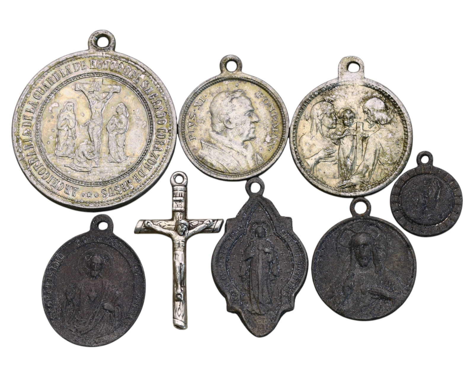 EUROPE: Sacred Heart & Papal Religious Medal Lot - Devotional Artifacts, 19th-20th Century (8pcs) (1 of 3)
