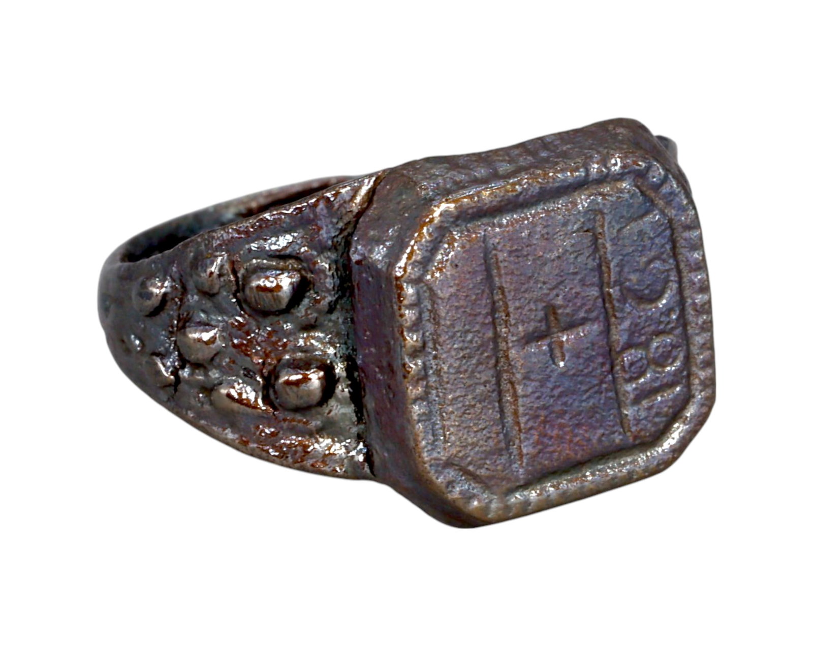 MEDIEVAL EUROPEAN: Bronze Engraved Signet Ring - Crusader/Gothic Influence, 12th-15th Century: An imposing medieval bronze signet ring, expertly refurbished while preserving its historical integrity. This substantial piece, sized at 10.75 US and weighing 8.8g, features an octagonal bezel with a