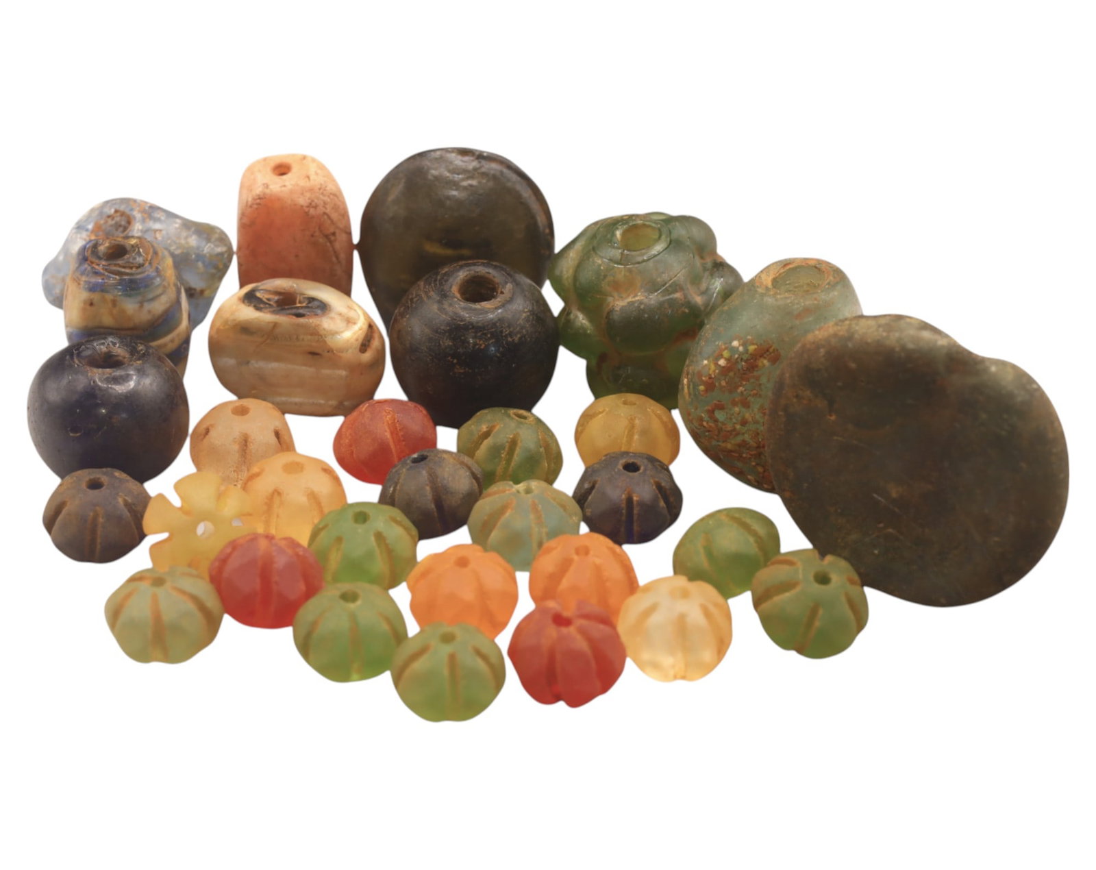Collection of Vintage Art Glass Beads - Antique & Handmade, 1-2.9cm, 99g: A captivating assortment of vintage and antique art glass beads, showcasing masterful craftsmanship and unique design elements. These handcrafted beads exhibit intricate detailing, applied textures, a