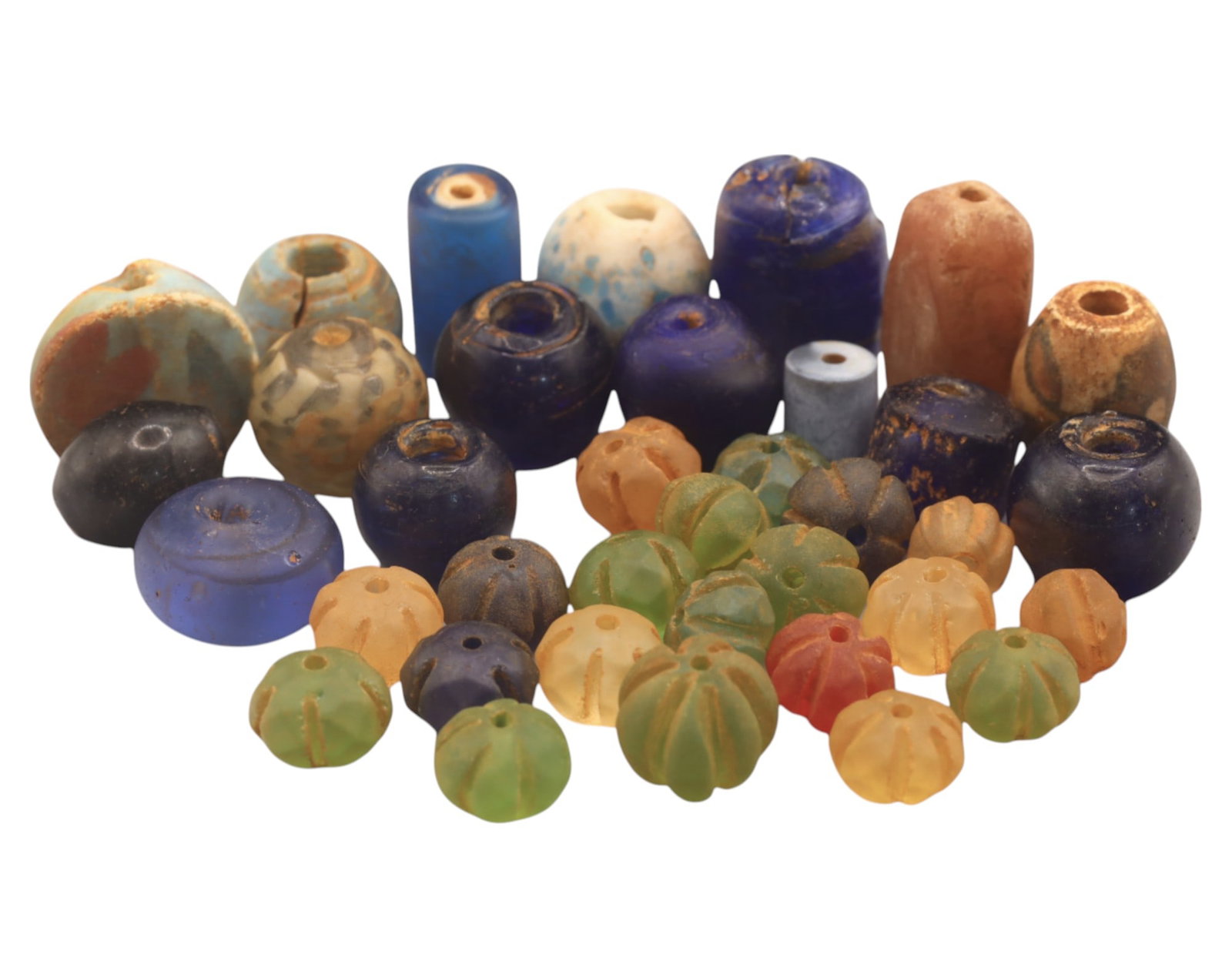 Collection of Vintage Art Glass Beads - Antique & Handmade, 1-1.9cm, 93g: A captivating assortment of vintage and antique art glass beads, showcasing masterful craftsmanship and unique design elements. These handcrafted beads exhibit intricate detailing, applied textures, a