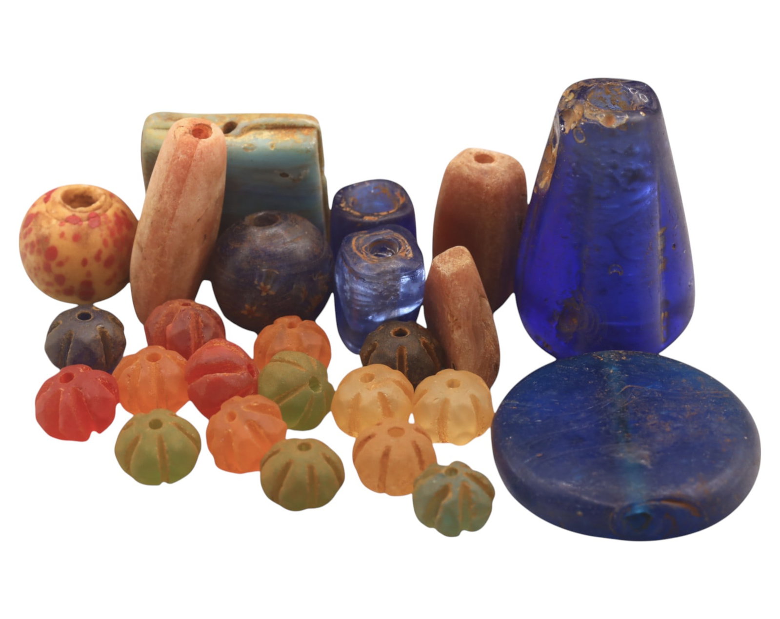 Collection of Vintage Art Glass Beads - Antique & Handmade, 1-4cm, 114g: A captivating assortment of vintage and antique art glass beads, showcasing masterful craftsmanship and unique design elements. These handcrafted beads exhibit intricate detailing, applied textures, a