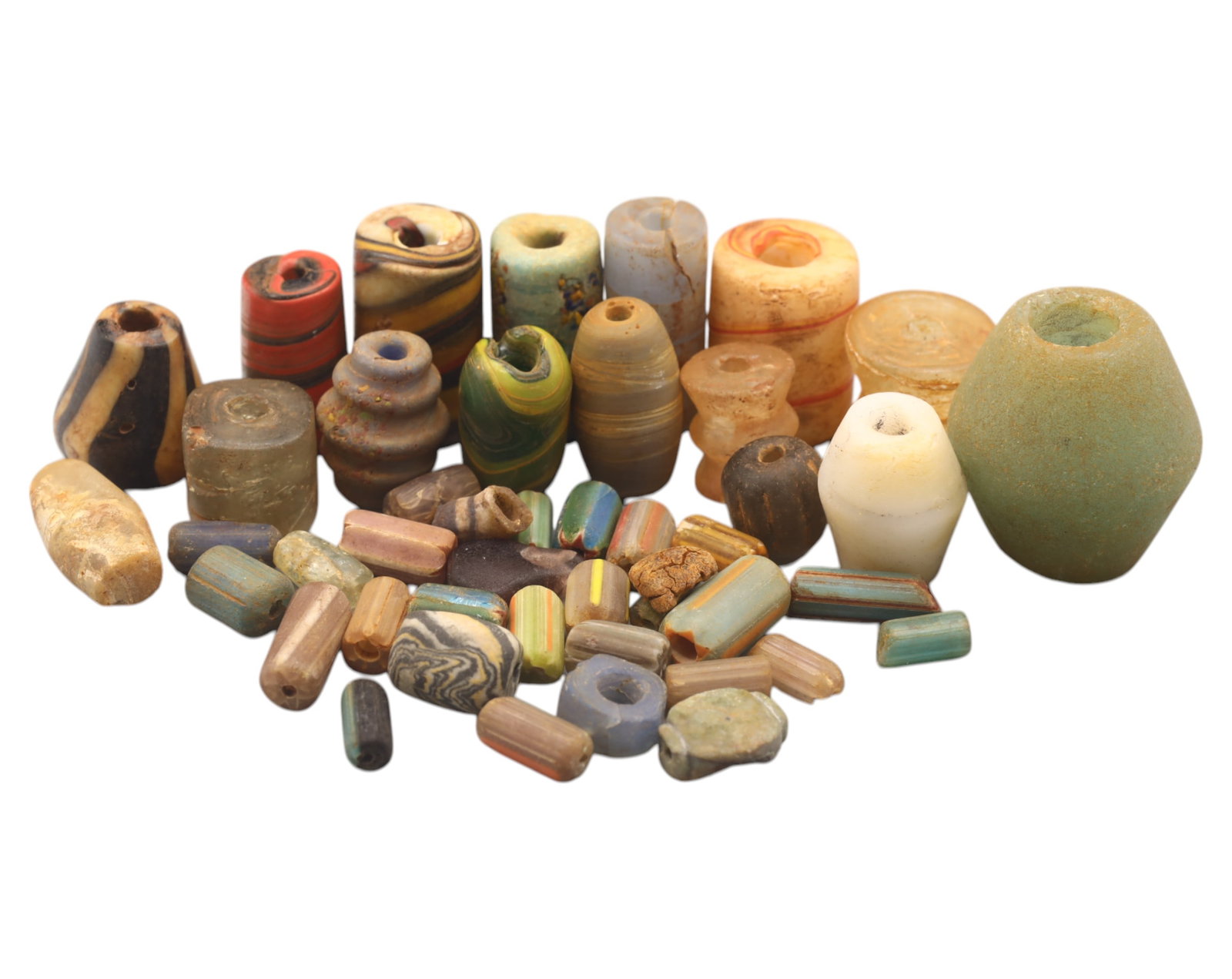 Collection of Vintage Art Glass Beads - Antique & Handmade, 1-3cm, 132g: A captivating assortment of vintage and antique art glass beads, showcasing masterful craftsmanship and unique design elements. These handcrafted beads exhibit intricate detailing, applied textures, a