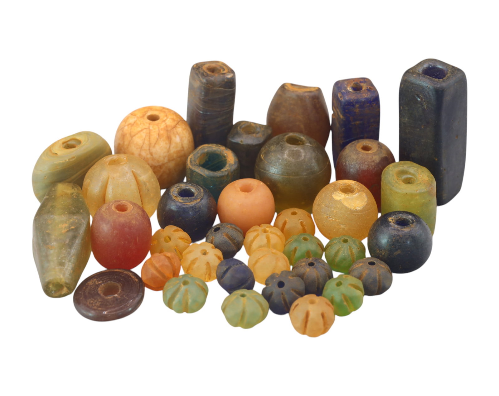 Collection of Vintage Art Glass Beads - Antique & Handmade, 1-4cm, 161g: A captivating assortment of vintage and antique art glass beads, showcasing masterful craftsmanship and unique design elements. These handcrafted beads exhibit intricate detailing, applied textures, a