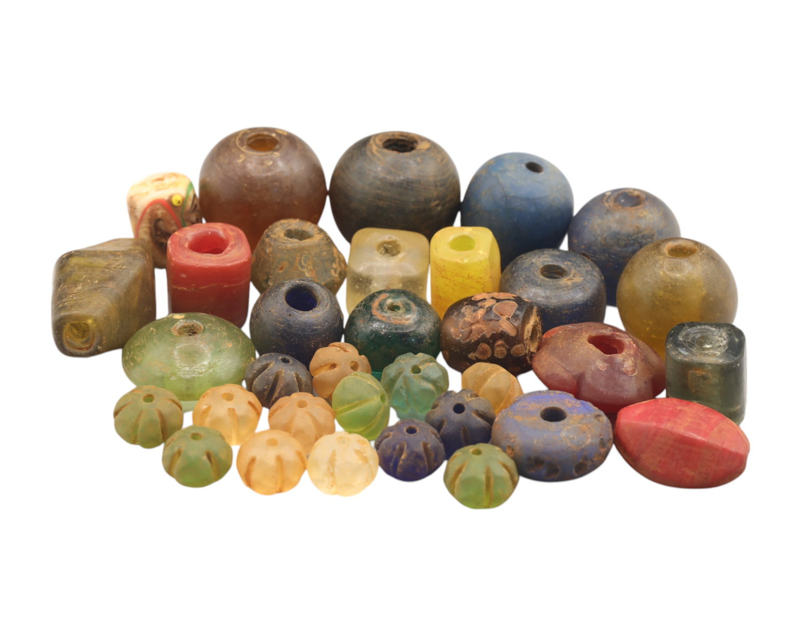 Collection of Vintage Art Glass Beads - Antique & Handmade, 1-3.7cm, 159g: A captivating assortment of vintage and antique art glass beads, showcasing masterful craftsmanship and unique design elements. These handcrafted beads exhibit intricate detailing, applied textures, a
