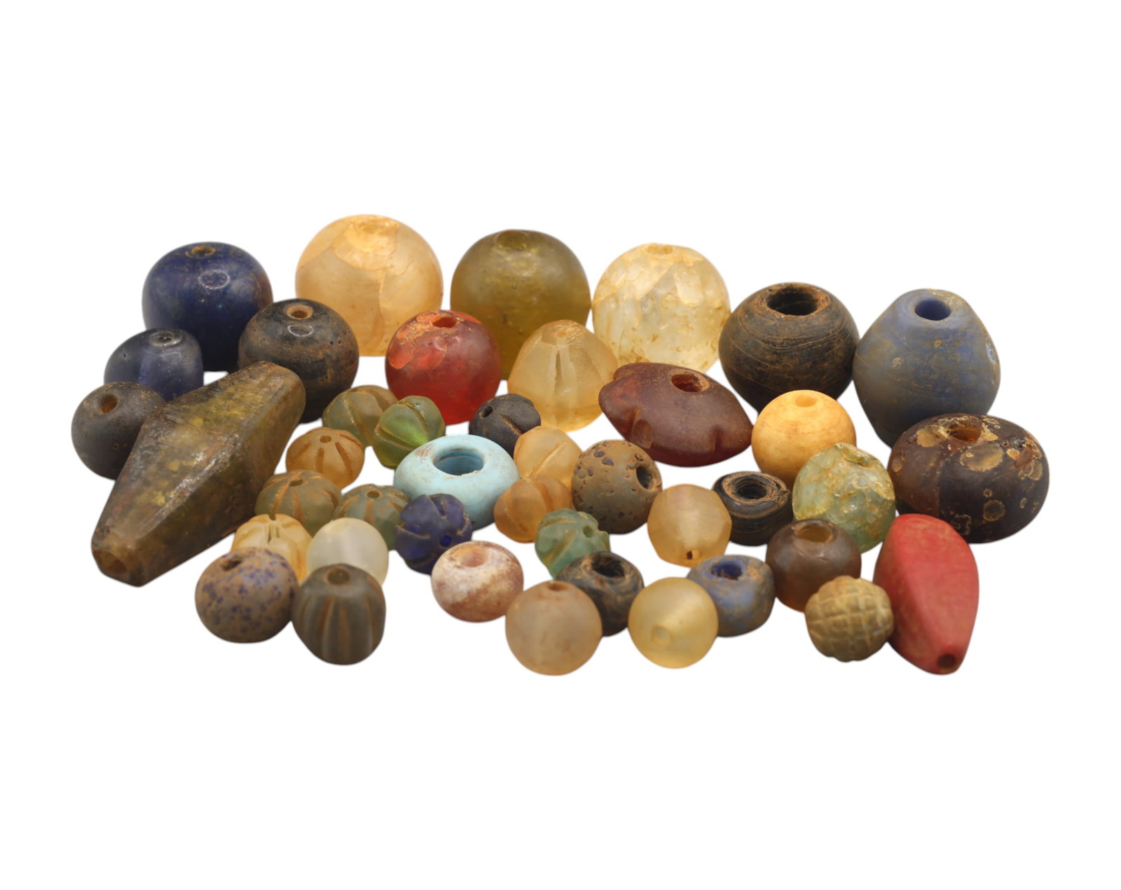Collection of Vintage Art Glass Beads - Antique & Handmade, 1-3cm, 163g: A captivating assortment of vintage and antique art glass beads, showcasing masterful craftsmanship and unique design elements. These handcrafted beads exhibit intricate detailing, applied textures, a