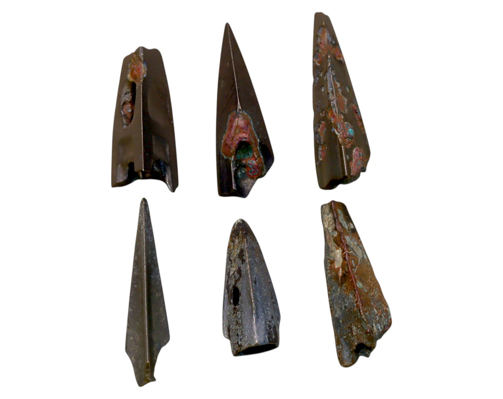 ANCIENT STEPPE: Scythian-Sarmatian Bronze Arrowheads - Socketed War Projectiles, 7th-3rd Century BCE: A well-preserved set of ancient Scythian - Sarmatian bronze arrowheads from the nomadic warrior cultures of the Eurasian steppe, dating to the 7th-3rd century BCE. These expertly cast socketed arrowhe