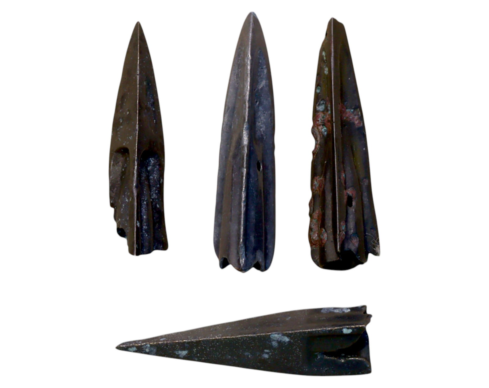 ANCIENT STEPPE: Scythian-Sarmatian Bronze Arrowheads - Socketed War Projectiles, 7th-3rd Century BCE: A well-preserved set of ancient Scythian - Sarmatian bronze arrowheads from the nomadic warrior cultures of the Eurasian steppe, dating to the 7th-3rd century BCE. These expertly cast socketed arrowhe