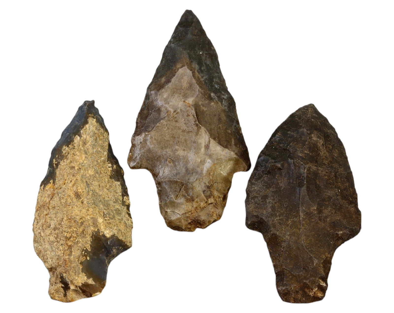 NORTH AMERICA: Native American Flint Projectile Points & Blades (3 pcs) - Pre-Columbian Era: A striking collection of three Native American flint projectile points and blades, measuring between 6-6.5 cm, with a total weight of 60g. These expertly knapped artifacts exhibit the characteristic f