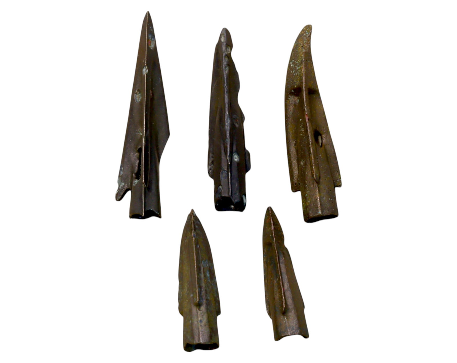 ANCIENT STEPPE: Scythian-Sarmatian Bronze Arrowheads - Socketed War Projectiles, 7th-3rd Century BCE: A well-preserved set of ancient Scythian - Sarmatian bronze arrowheads from the nomadic warrior cultures of the Eurasian steppe, dating to the 7th-3rd century BCE. These expertly cast socketed arrowhe