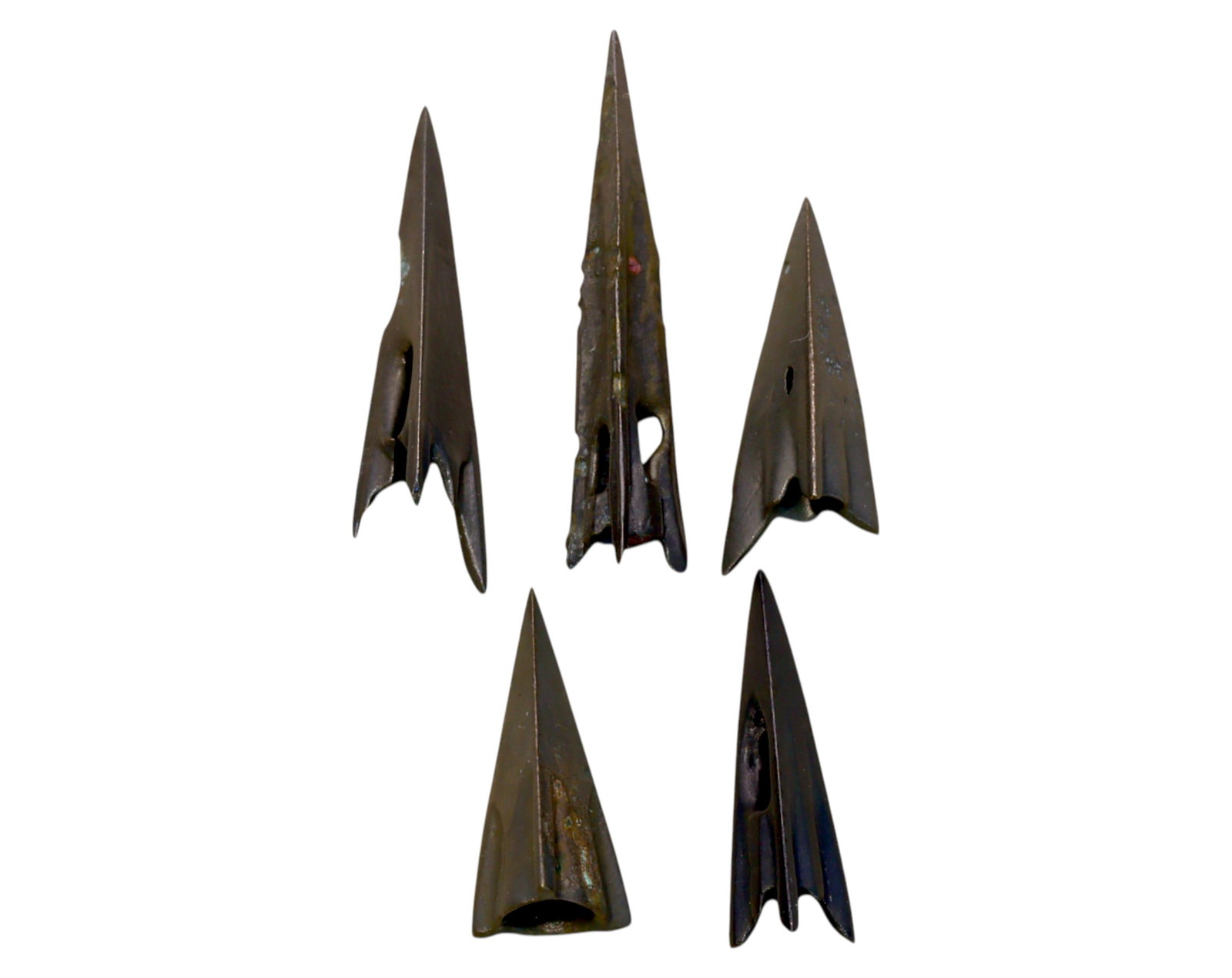 ANCIENT STEPPE: Scythian-Sarmatian Bronze Arrowheads - Socketed War Projectiles, 7th-3rd Century BCE: A well-preserved set of ancient Scythian - Sarmatian bronze arrowheads from the nomadic warrior cultures of the Eurasian steppe, dating to the 7th-3rd century BCE. These expertly cast socketed arrowhe