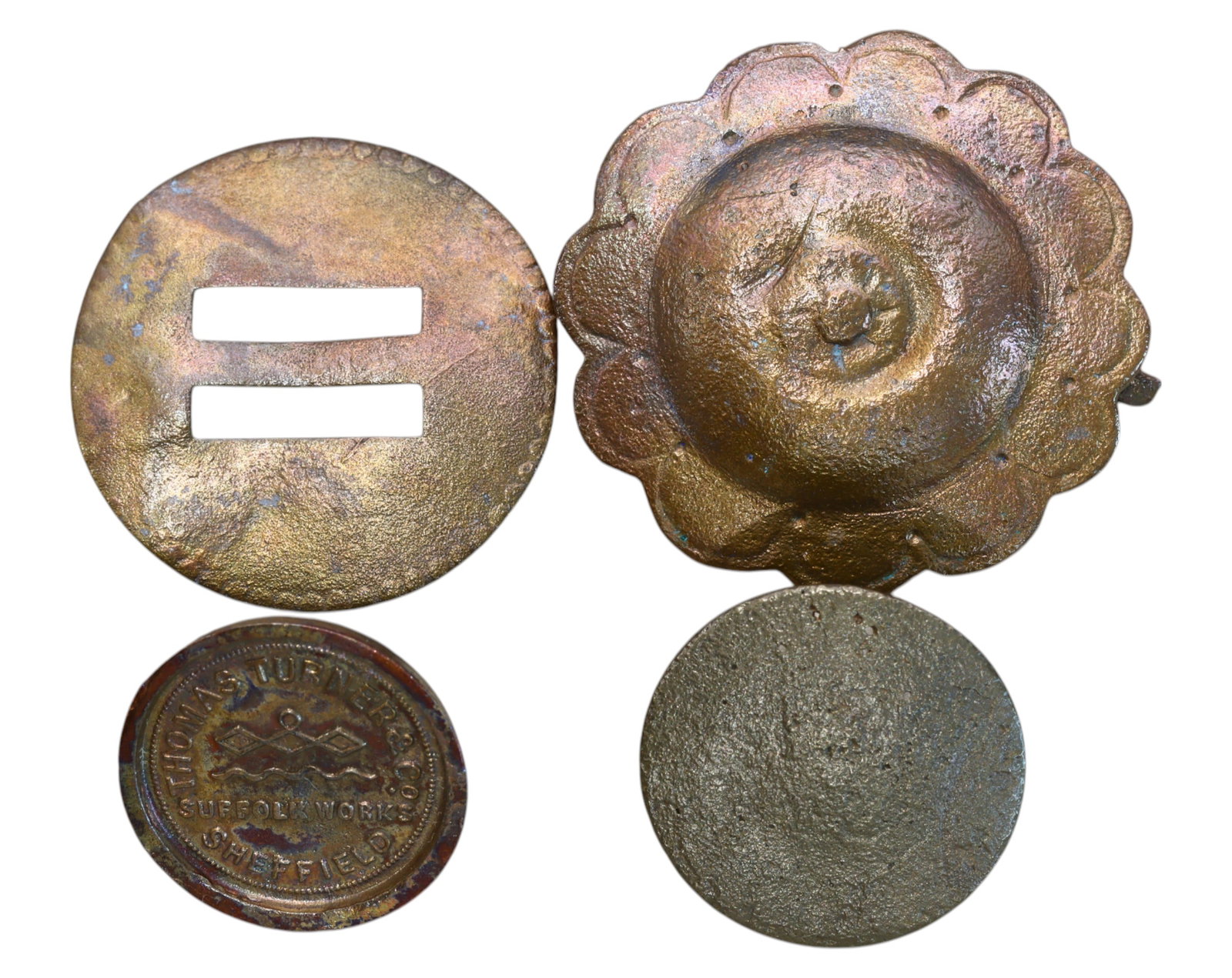 ANTIQUE BRONZE MILITARY & BUTTON RELICS - 19th Century (4pcs, 38g, 2-4cm): An intriguing set of four antique bronze artifacts, collectively weighing 38 grams, with sizes ranging from 2 to 4 cm. This lot features two military belt or strap fittings with rectangular cutouts, a