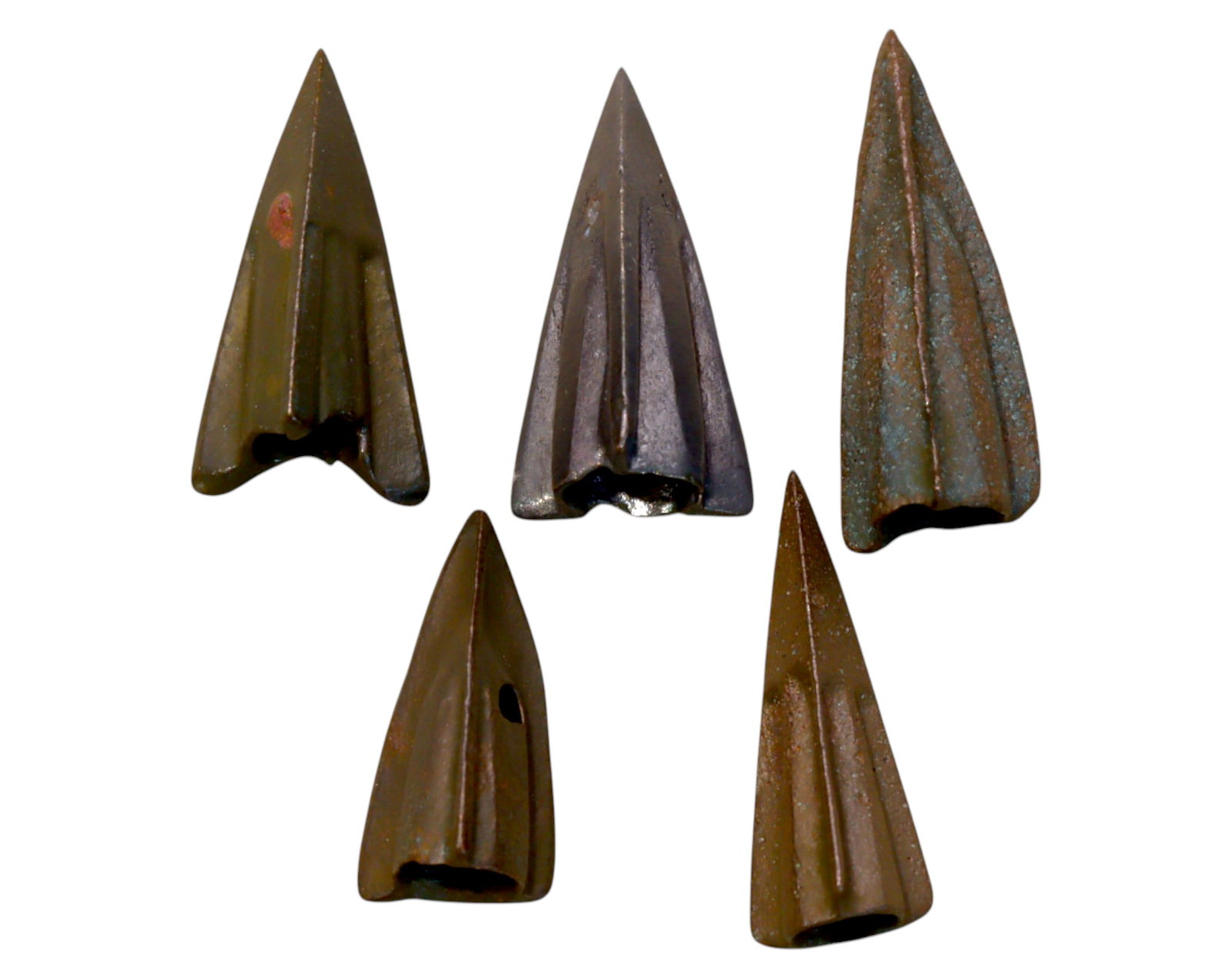 ANCIENT STEPPE: Scythian-Sarmatian Bronze Arrowheads - Socketed War Projectiles, 7th-3rd Century BCE: A well-preserved set of ancient Scythian - Sarmatian bronze arrowheads from the nomadic warrior cultures of the Eurasian steppe, dating to the 7th-3rd century BCE. These expertly cast socketed arrowhe