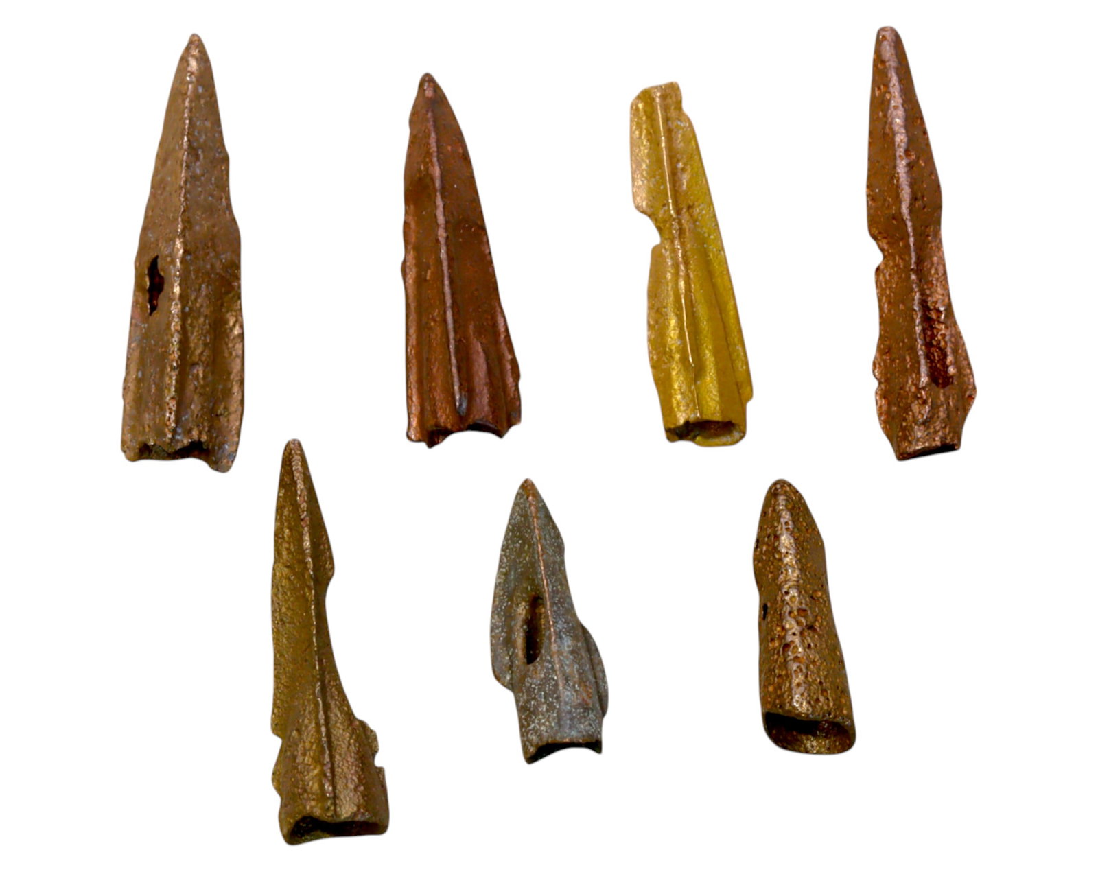 ANCIENT STEPPE: Scythian-Sarmatian Bronze Arrowheads - Socketed War Projectiles, 7th-3rd Century BCE: A well-preserved set of ancient Scythian - Sarmatian bronze arrowheads from the nomadic warrior cultures of the Eurasian steppe, dating to the 7th-3rd century BCE. These expertly cast socketed arrowhe