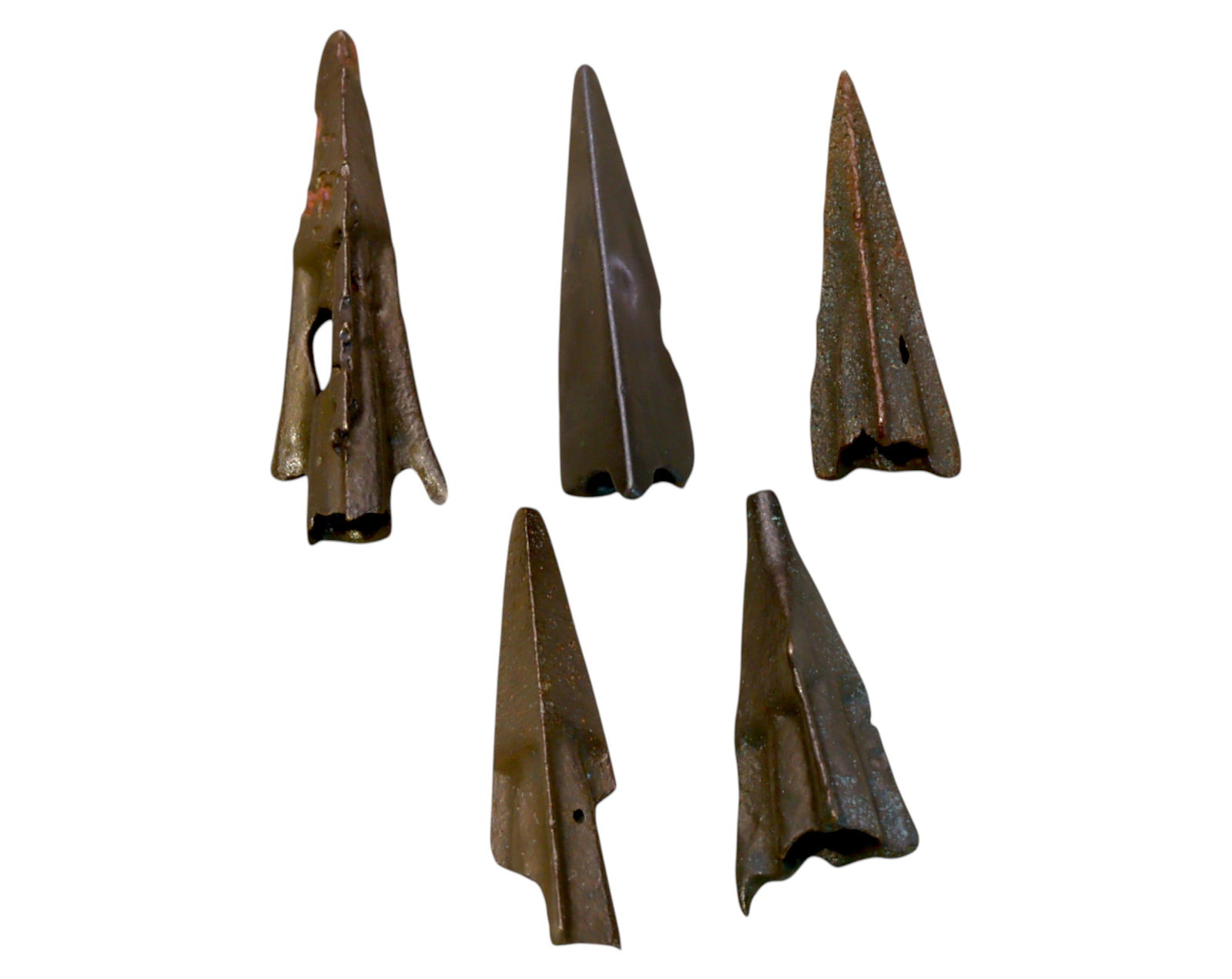 ANCIENT STEPPE: Scythian-Sarmatian Bronze Arrowheads - Socketed War Projectiles, 7th-3rd Century BCE: A well-preserved set of ancient Scythian - Sarmatian bronze arrowheads from the nomadic warrior cultures of the Eurasian steppe, dating to the 7th-3rd century BCE. These expertly cast socketed arrowhe
