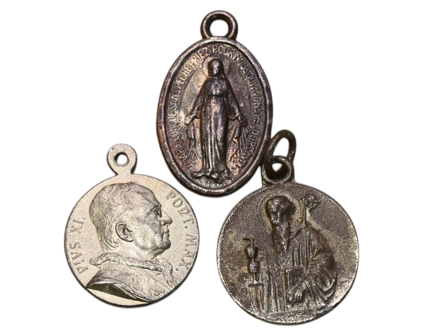 VATICAN & EUROPE: Religious Medals - Silver & Alloy Devotional Pendants, 19th-20th Century: A set of three intricately designed Catholic devotional medals, measuring between 1.9-2.2cm in diameter and weighing a combined 5.7g. This collection features significant religious iconography, includ