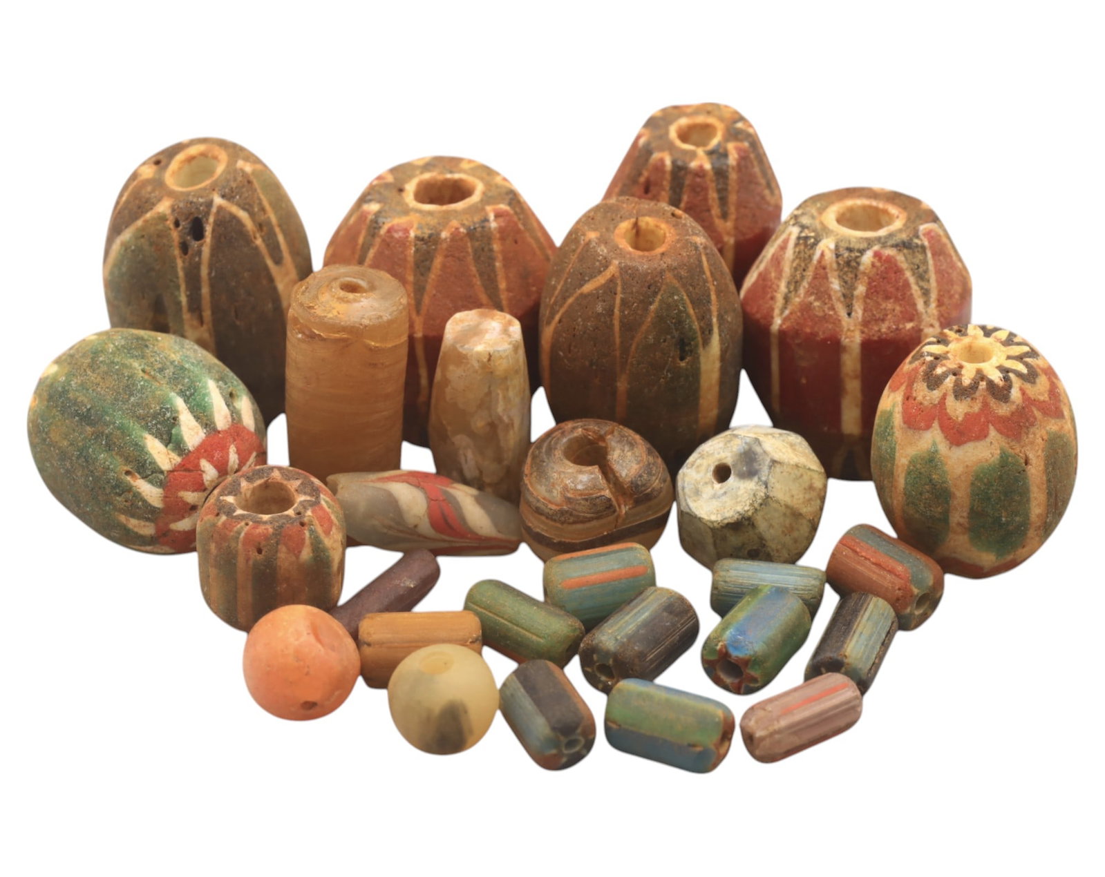 Collection of Vintage Art Glass Beads - Antique & Handmade, 10-30mm, 153g: A captivating assortment of vintage and antique art glass beads, showcasing masterful craftsmanship and unique design elements. These handcrafted beads exhibit intricate detailing, applied textures, a
