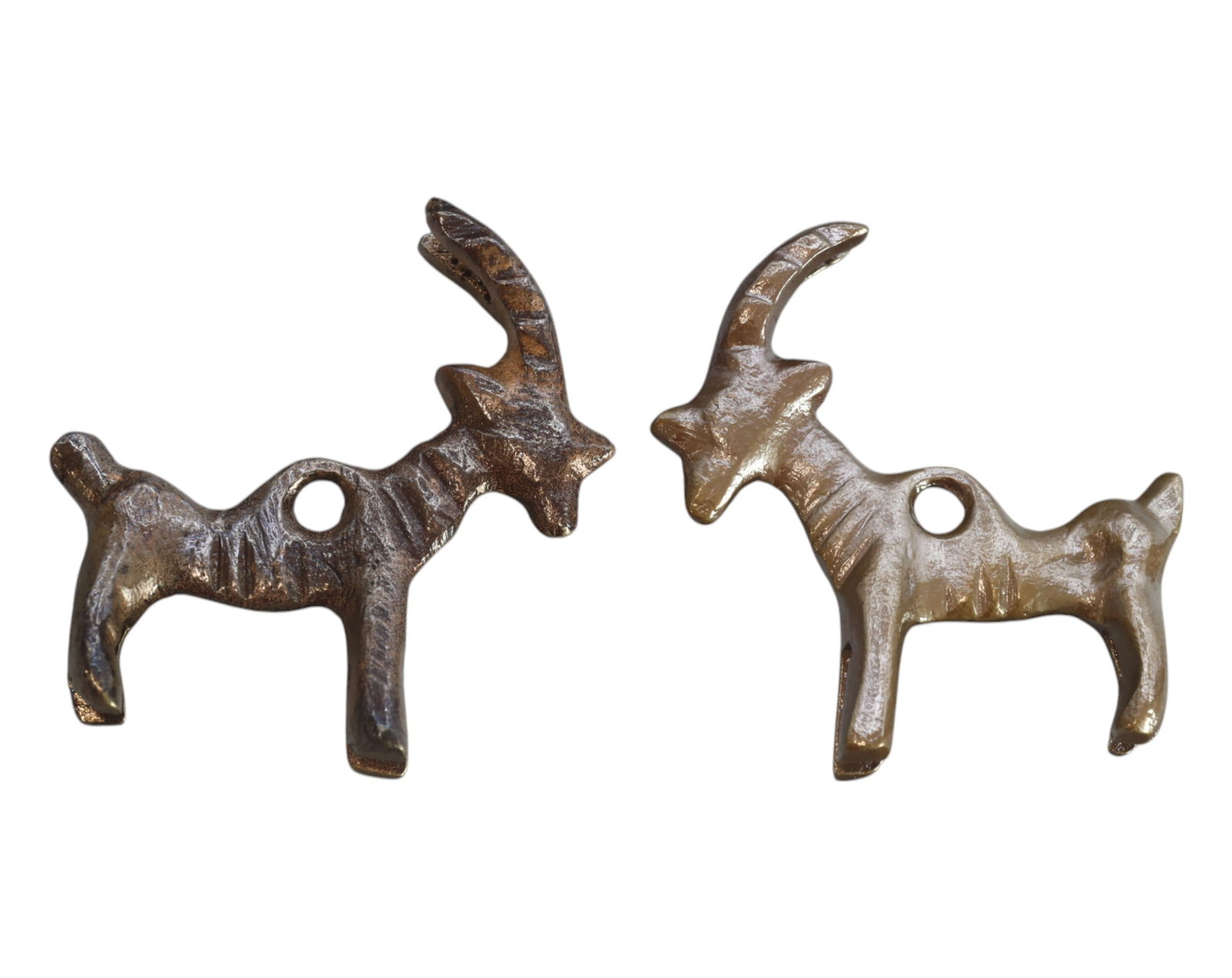 VINTAGE: 2 Bronze Zoomorphic Pendants - 4.5cm, 41g (1 of 2)