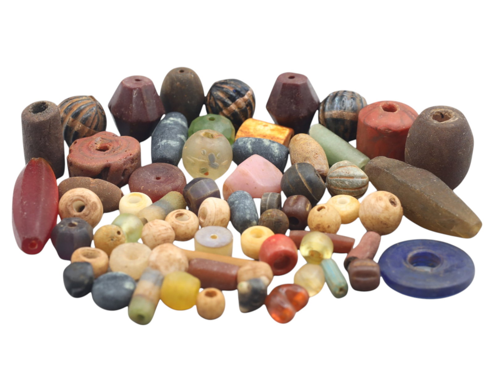 ANTIQUE MEDITERRANEAN/AFRICA: Mixed Antique Glass & Stone Beads - 142g, 0.5-4cm: A captivating assemblage of antique trade beads, weighing 142 grams and measuring between 0.5 to 4 cm, comprising a diverse selection of antique glass, stone, and faience beads. This collection showca