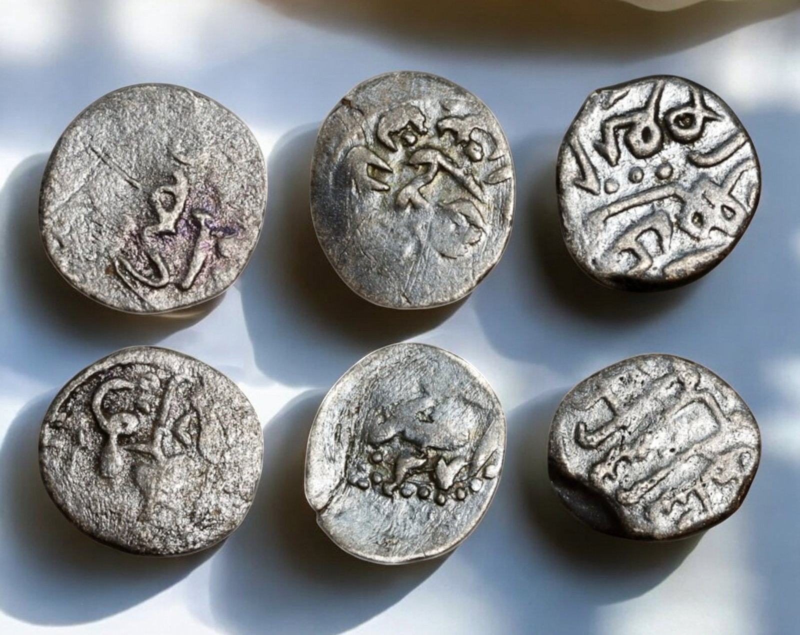 ISLAMIC STATES: Silver Fractional Dirham Coin Lot - 3 Coins, 10-11mm, 1.2g Total, 9th-12th Century: A remarkable lot of five silver fractional dirhams from various Islamic dynasties, dating between the 9th and 12th centuries. These diminutive yet historically significant coins, measuring between 10-