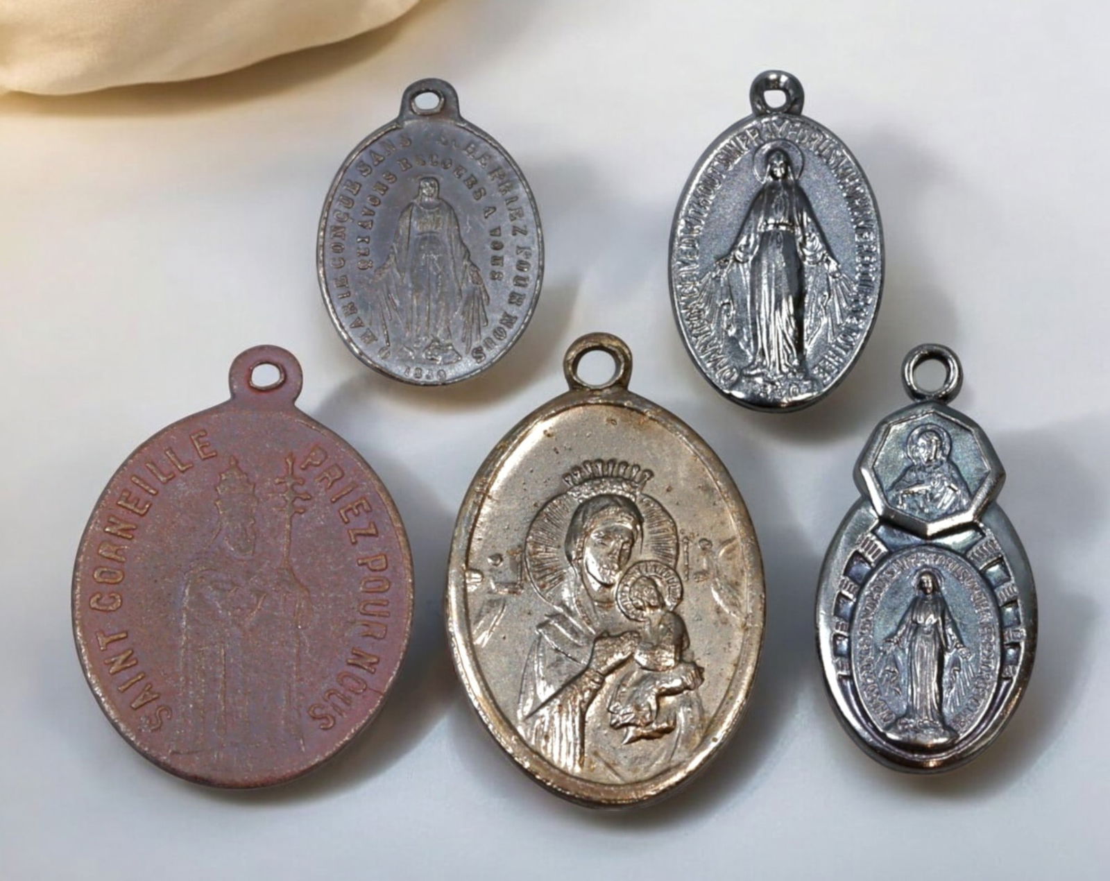 RELIGIOUS MEDALS - Saint Cornelius, Miraculous Medals & Madonna with Child, 5pcs, 19th-20th Century (1 of 3)
