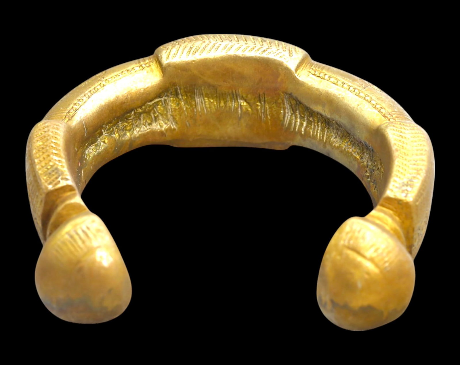 WEST AFRICA: Ornate Bronze Currency Bracelet - 2.5x8cm, 330g: A substantial West African bronze currency bracelet, measuring 8cm in diameter and weighing 330g. This finely cast piece features intricate geometric engravings, including linear patterns, circular mo
