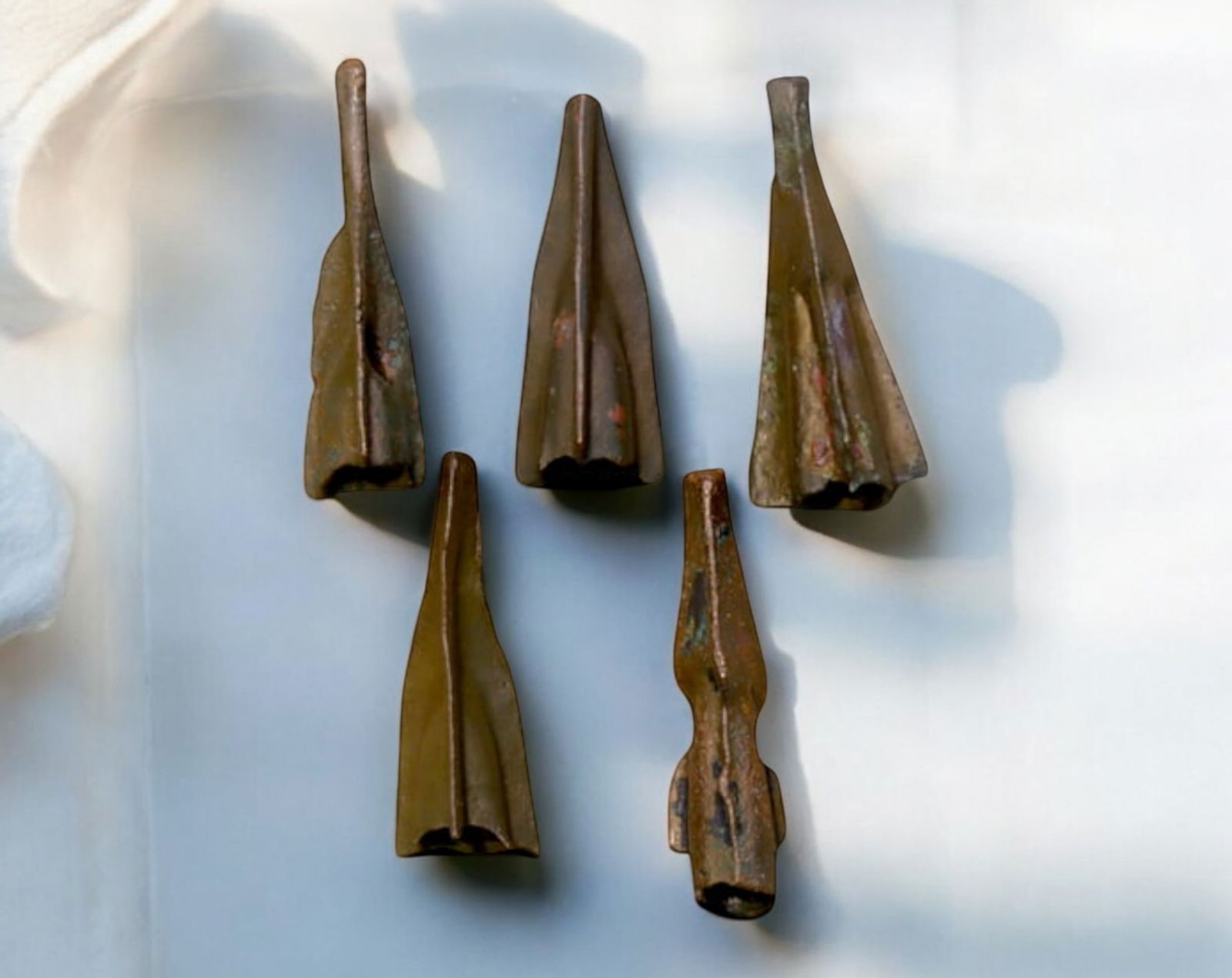 ANCIENT SCYTHIAN CULTURE: Bronze Arrowheads - 5pcs, 2.2-2.5cm, 8.3g (1 of 1)