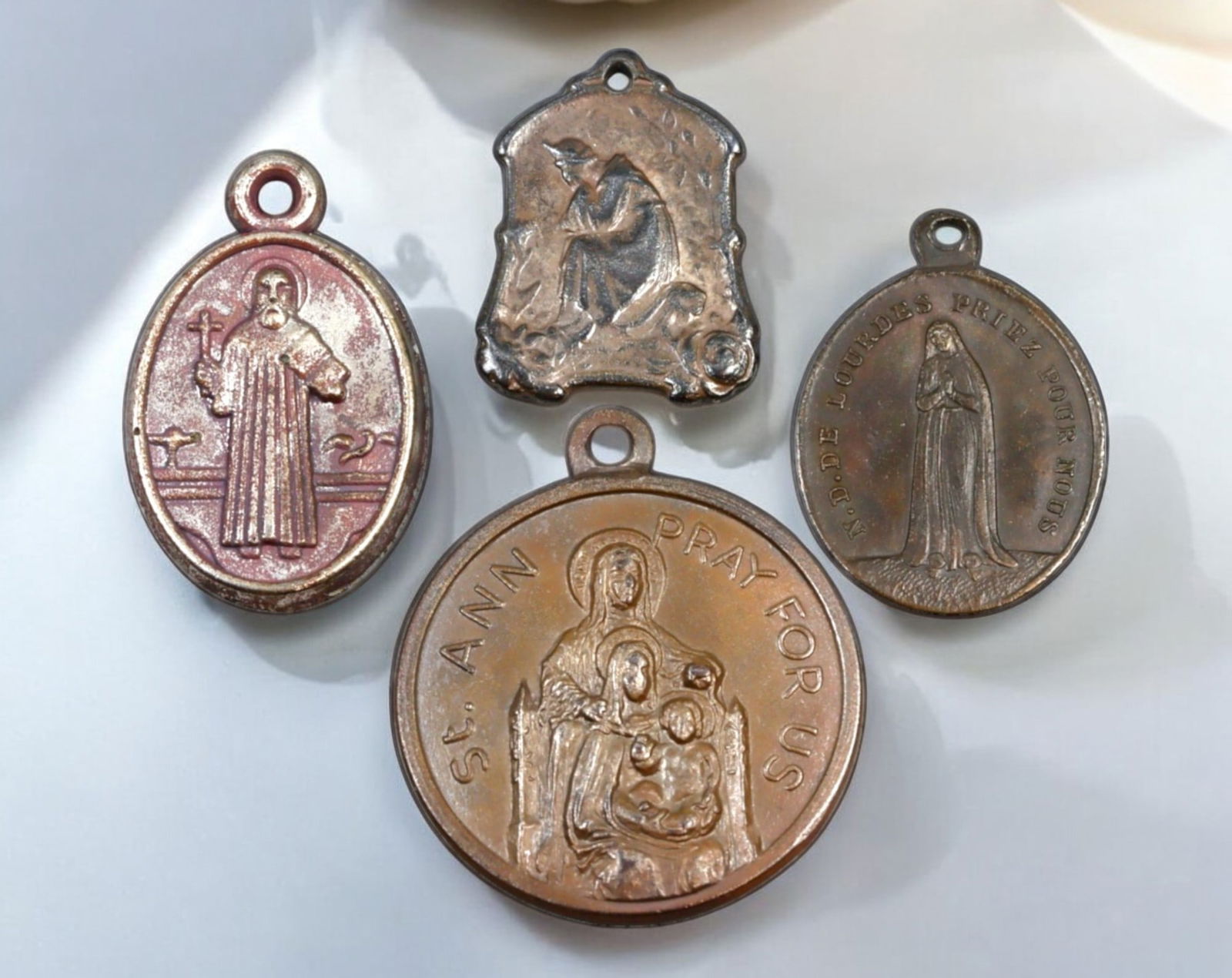 RELIGIOUS MEDALS - Saint Ann, Lourdes, Saint Benedict & Prayer Scene, 4pcs, 19th-20th Century (1 of 3)
