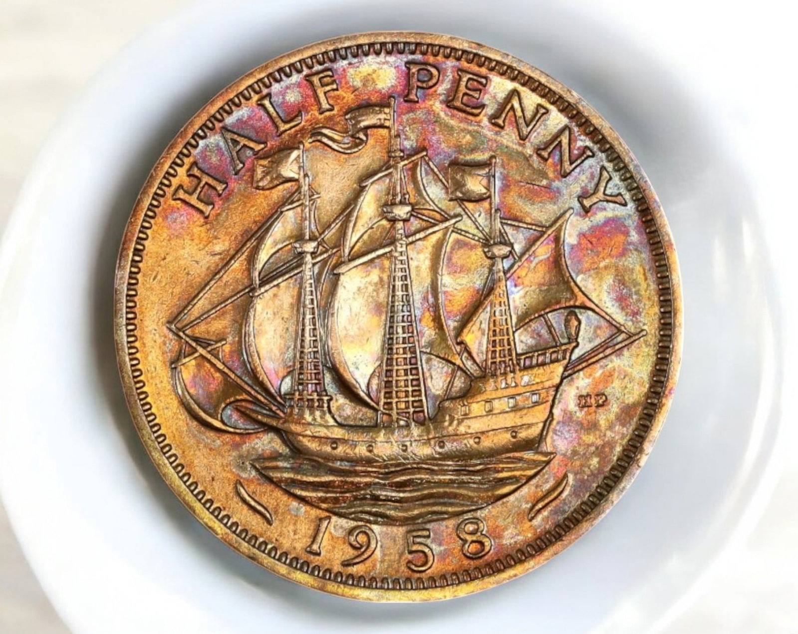 UNITED KINGDOM: Elizabeth II Half Penny Coin - Bronze Coin, 1958: A beautifully toned Half Penny Coin from the United Kingdom, struck in bronze in 1958, measuring 25mm in diameter and weighing 5.5g. The obverse features the elegant young laureate bust of Queen Eliza