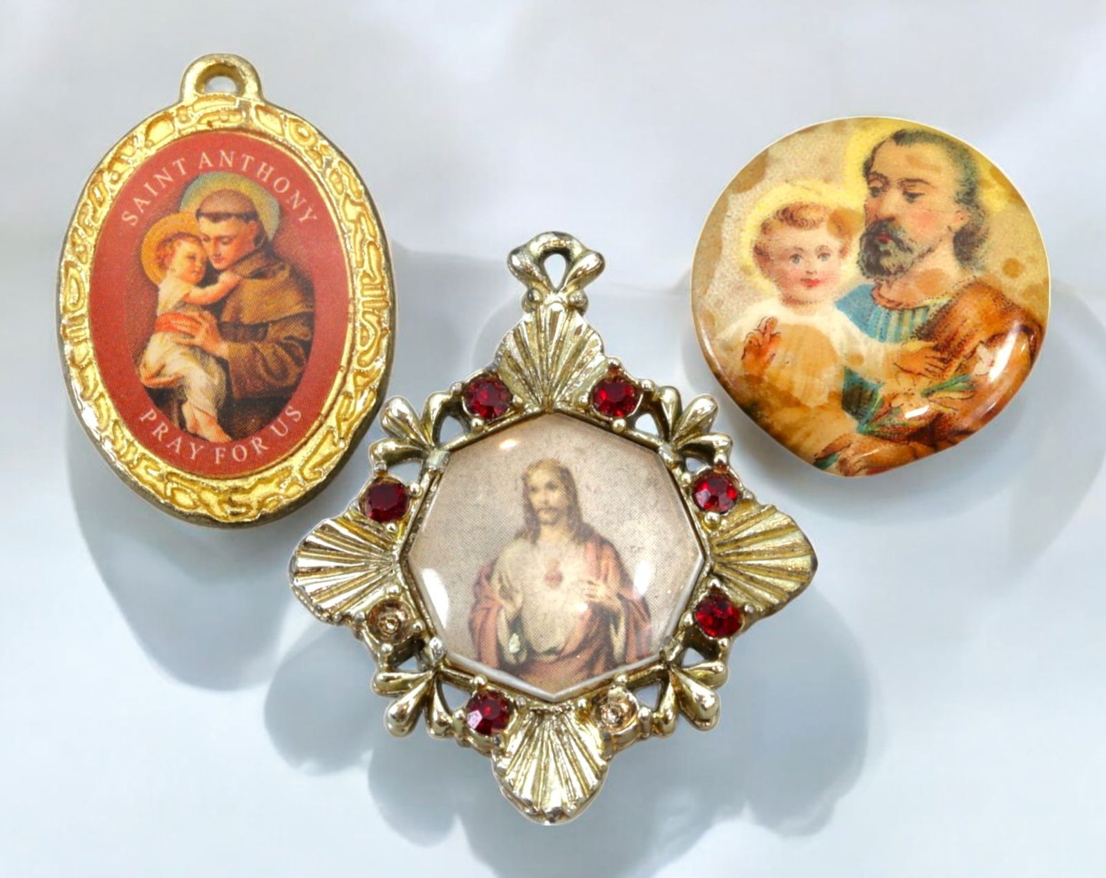 EUROPE: Antique Religious Medals & Reliquaries - 3pcs, 16g, 2.2-3.5cm, 19th-20th Century (1 of 3)