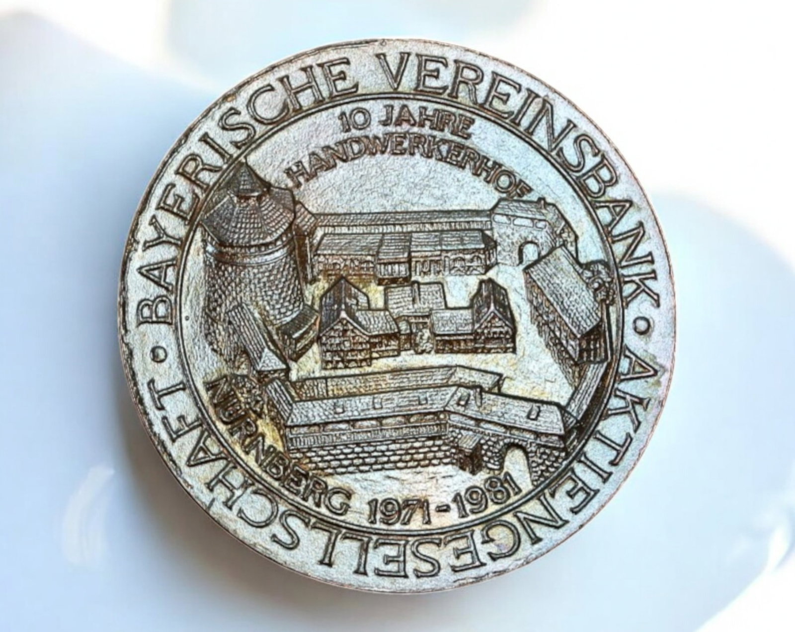 GERMANY: Nurnberg Silver Medal Coin - 10 Years of Handwerkerhof, 1971-1981: A finely detailed Silver Medal Coin issued in 1981, commemorating the 10th anniversary of the Handwerkerhof (Artisan Courtyard) in Nuremberg (1971-1981). Measuring 22mm in diameter and weighing 6.9g, 