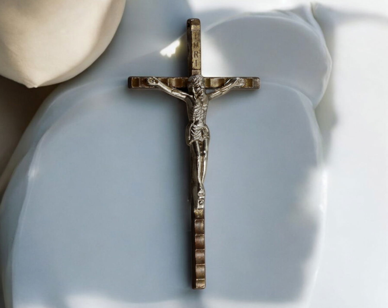 ITALY: Antique Metal Crucifix - 10.5x5.5cm, 23g, Early 20th Century: A finely crafted antique metal crucifix, measuring 10.5 x 5.5 cm and weighing 23 grams. This solid, non-magnetic metal piece features a detailed corpus of Christ with an "INRI" inscription above. The