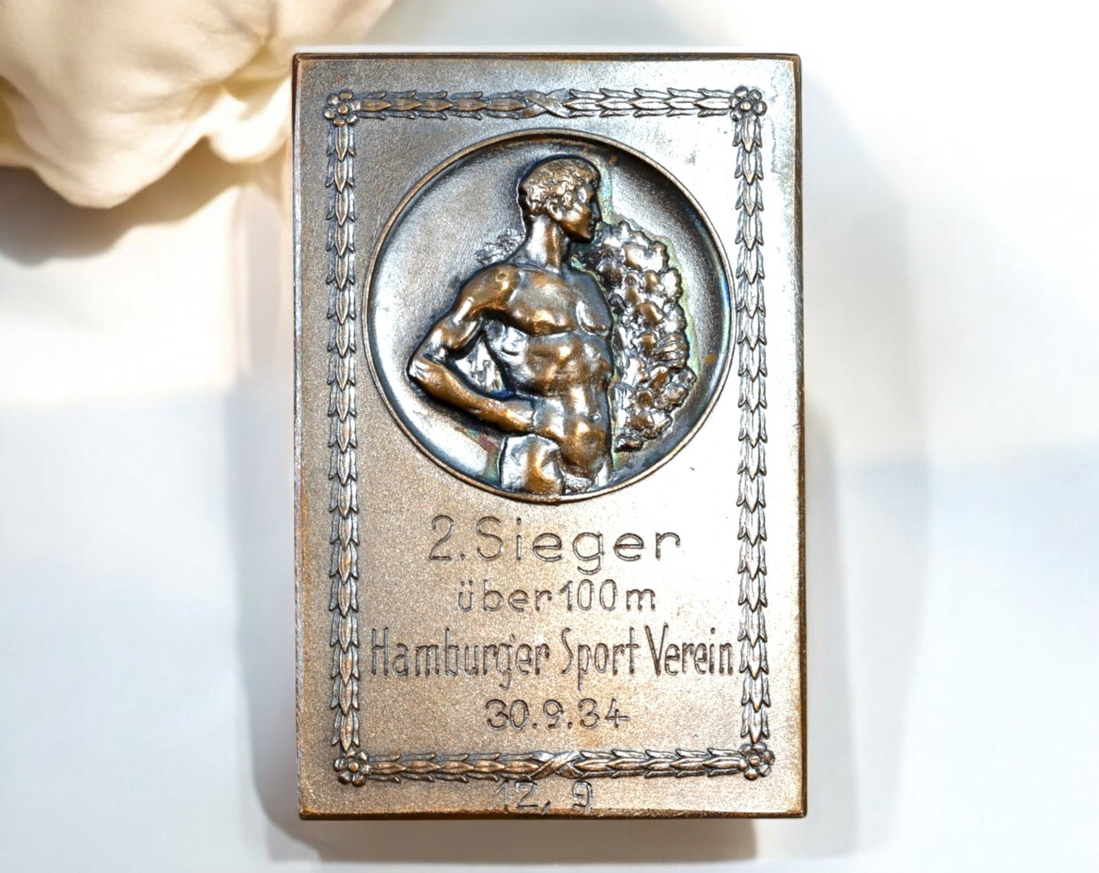 GERMANY: Hamburger Sport Verein 100m Athletics Plaque - Bronze, 1934: A well-crafted rectangular bronze plaque (60mm x 40mm, 60g), awarded for second place in the 100-meter race at the Hamburger Sport Verein on September 30, 1934. The obverse features a finely detailed 