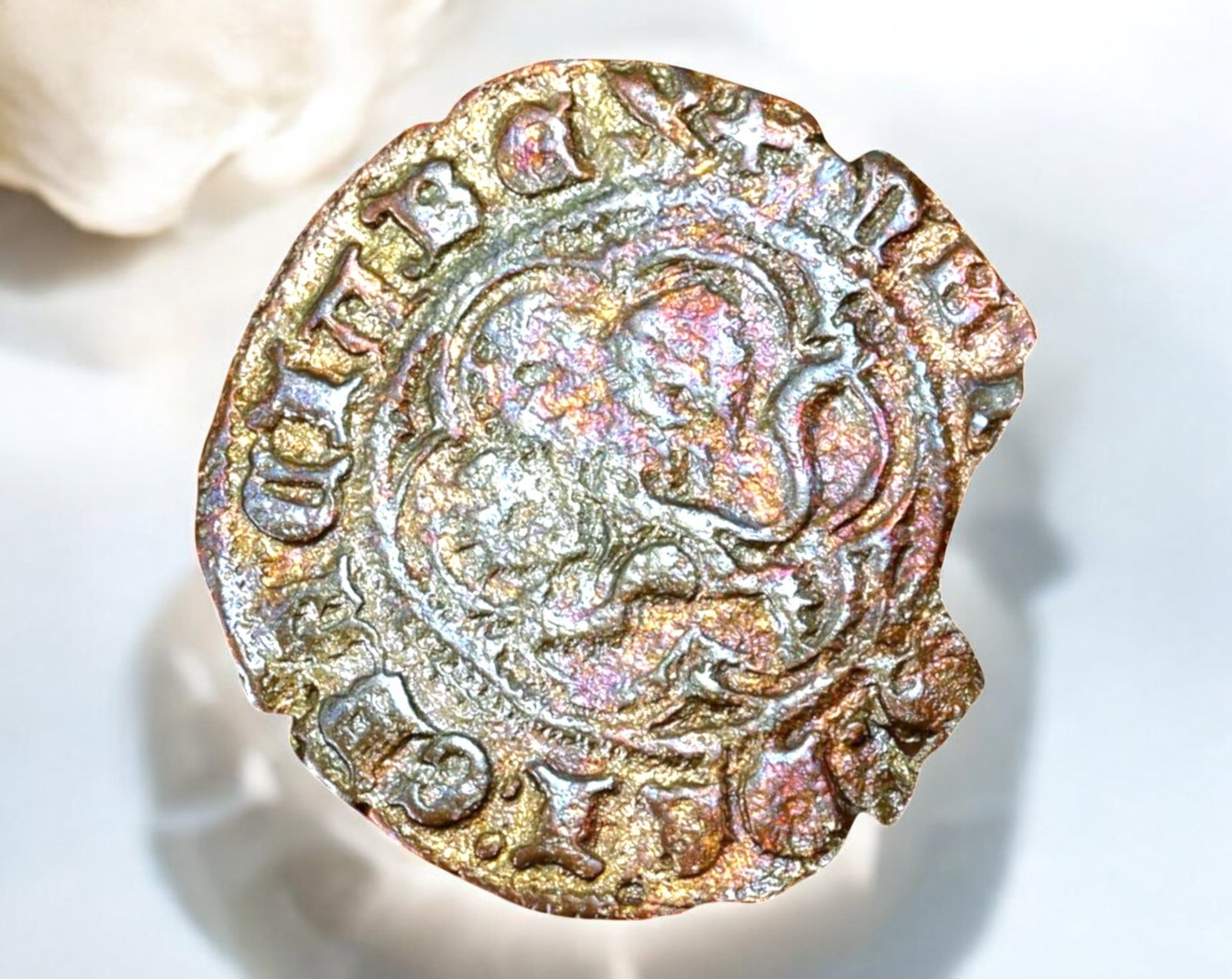 CASTILE & LEON: Enrique III Blanca Coin - Burgos Mint, 1390-1406: A Blanca coin from the reign of Enrique III (1390-1406), struck at the Burgos Mint, measuring 23mm in diameter and weighing 1.6g. The obverse features a crowned coat of arms of Castile and Leon, withi