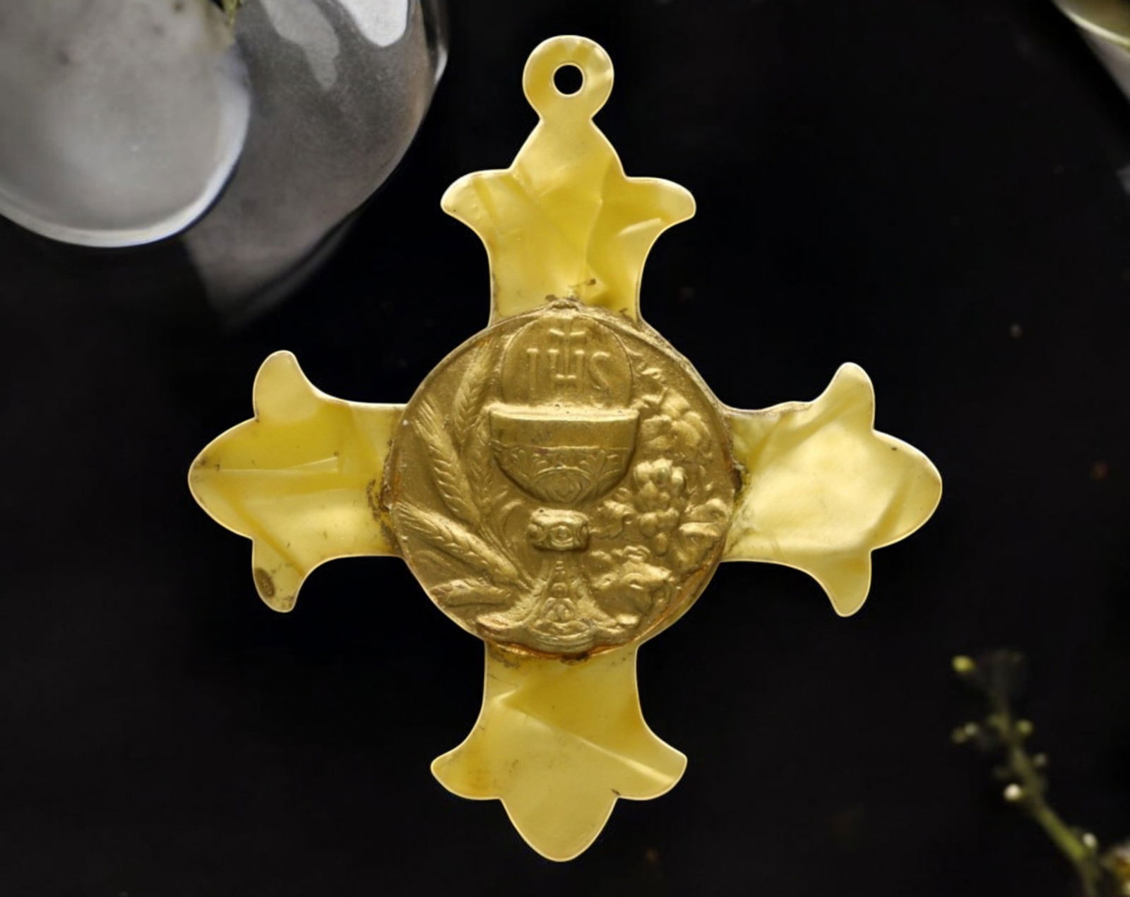SPAIN: 19th-Century Eucharistic Cross Medal - Chalice & Host Design, 3g, 5x4.5cm: A rare 19th-century Spanish devotional cross medal, featuring an exquisite quatrefoil design with a central depiction of the Eucharistic Chalice and Host, bearing the sacred IHS Christogram, symbolizi