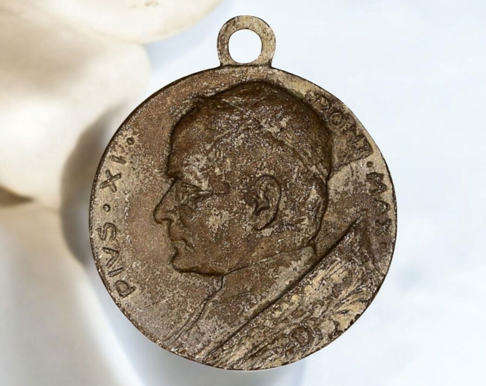 VATICAN CITY: Pope Pius XI & Christ Medallion - Religious Devotional Medal, 20th Century (1 of 3)
