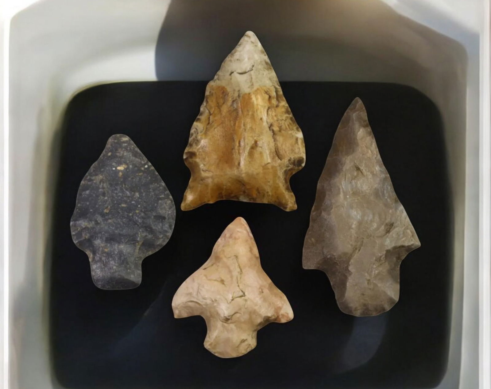 NATIVE AMERICAN: Flint Arrowheads, Eastern Woodlands (39g, Avg. 4cm, 4pcs) (1 of 1)