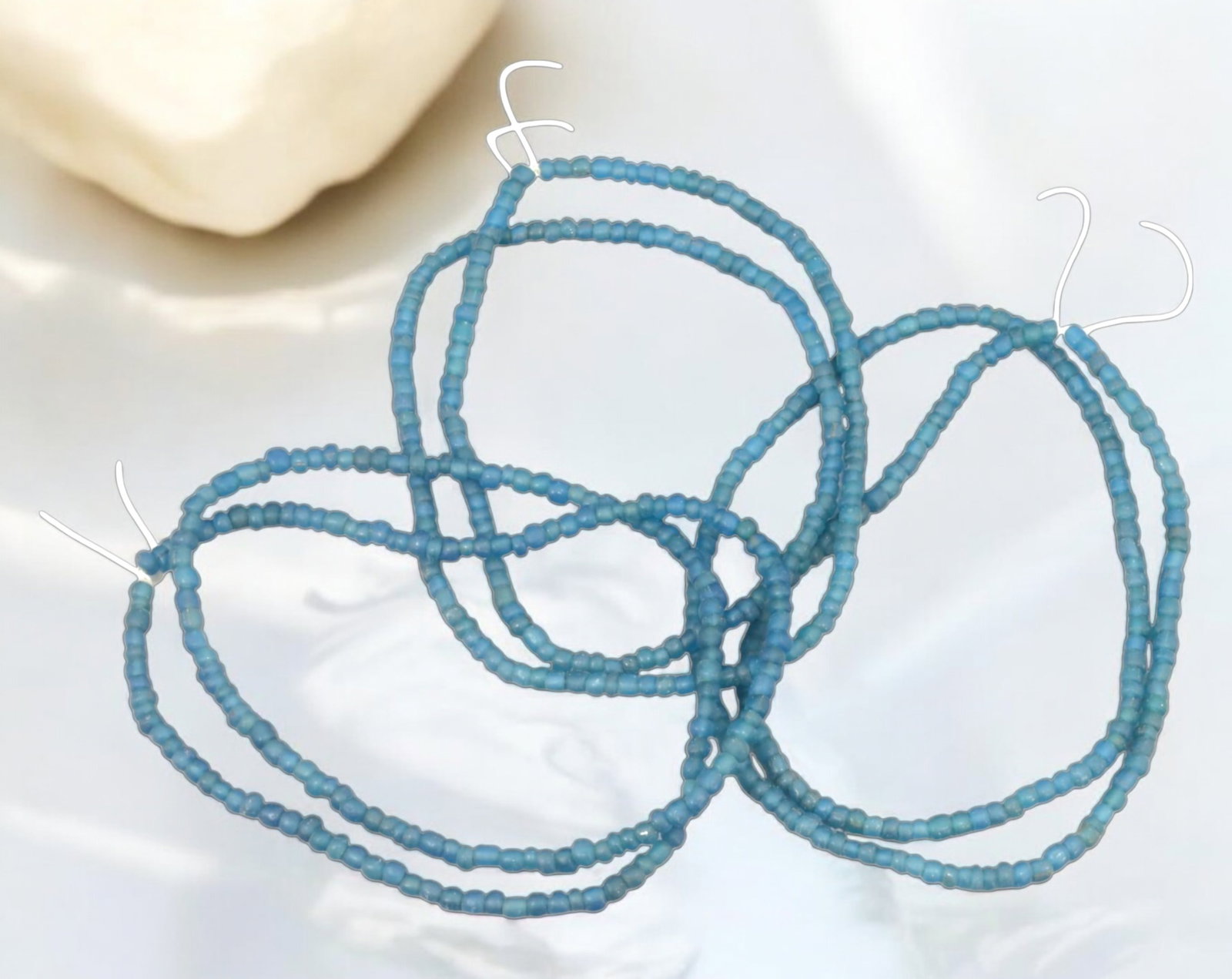 VINTAGE: 3-Strand Blue Glass Trade Bead Set - 57g, 30cm: A beautiful set of three strands of deep blue glass beads, weighing 57g and measuring 30cm in length. These uniformly crafted beads exhibit a matte finish and subtle translucency, reflecting tradition