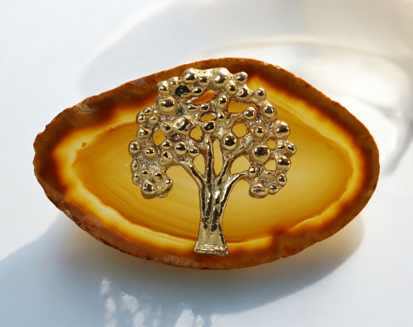 VINTAGE AGATE SLICE BROOCH: Gold-Tone Silver "Tree of Life" Design - 2.7x4.4cm, 11.7g (1 of 2)