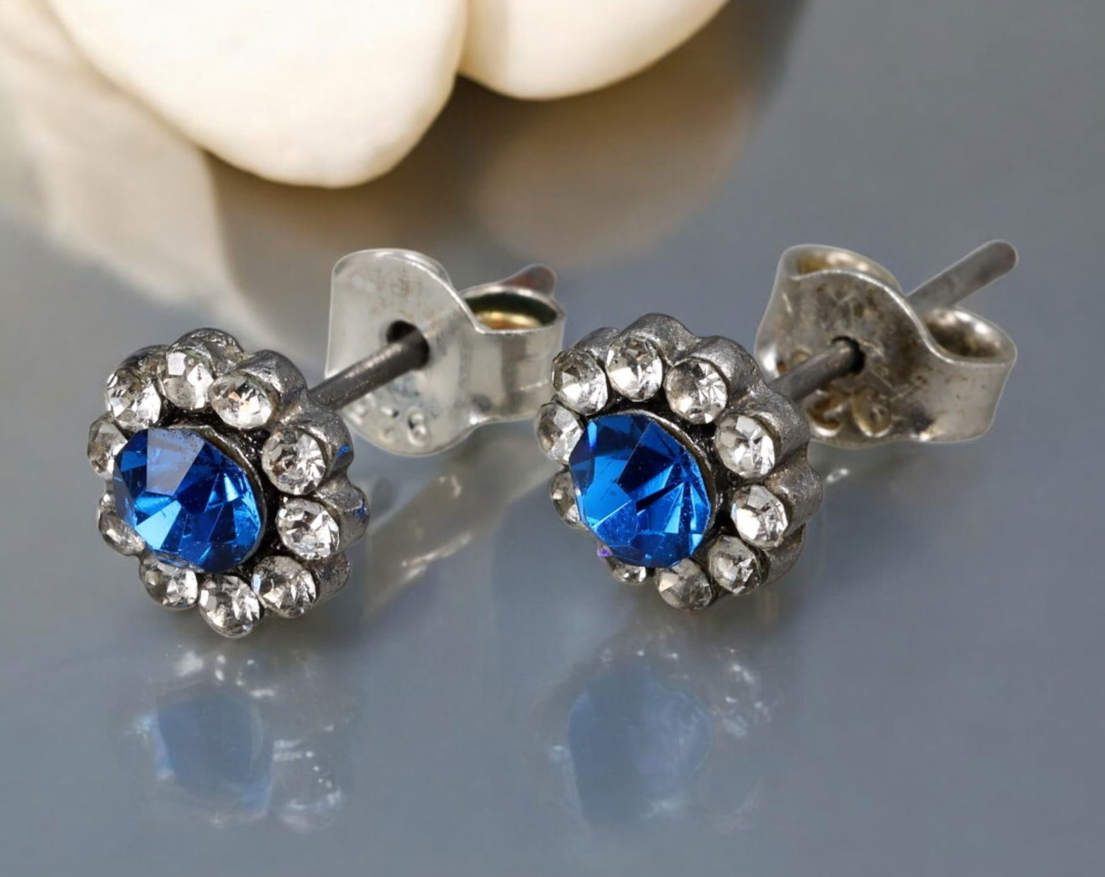 STERLING SILVER: Vintage Floral Stud Earrings - Blue & Clear Stones, Stamped 925, 1.5cm, 0.9g (1 of 3)