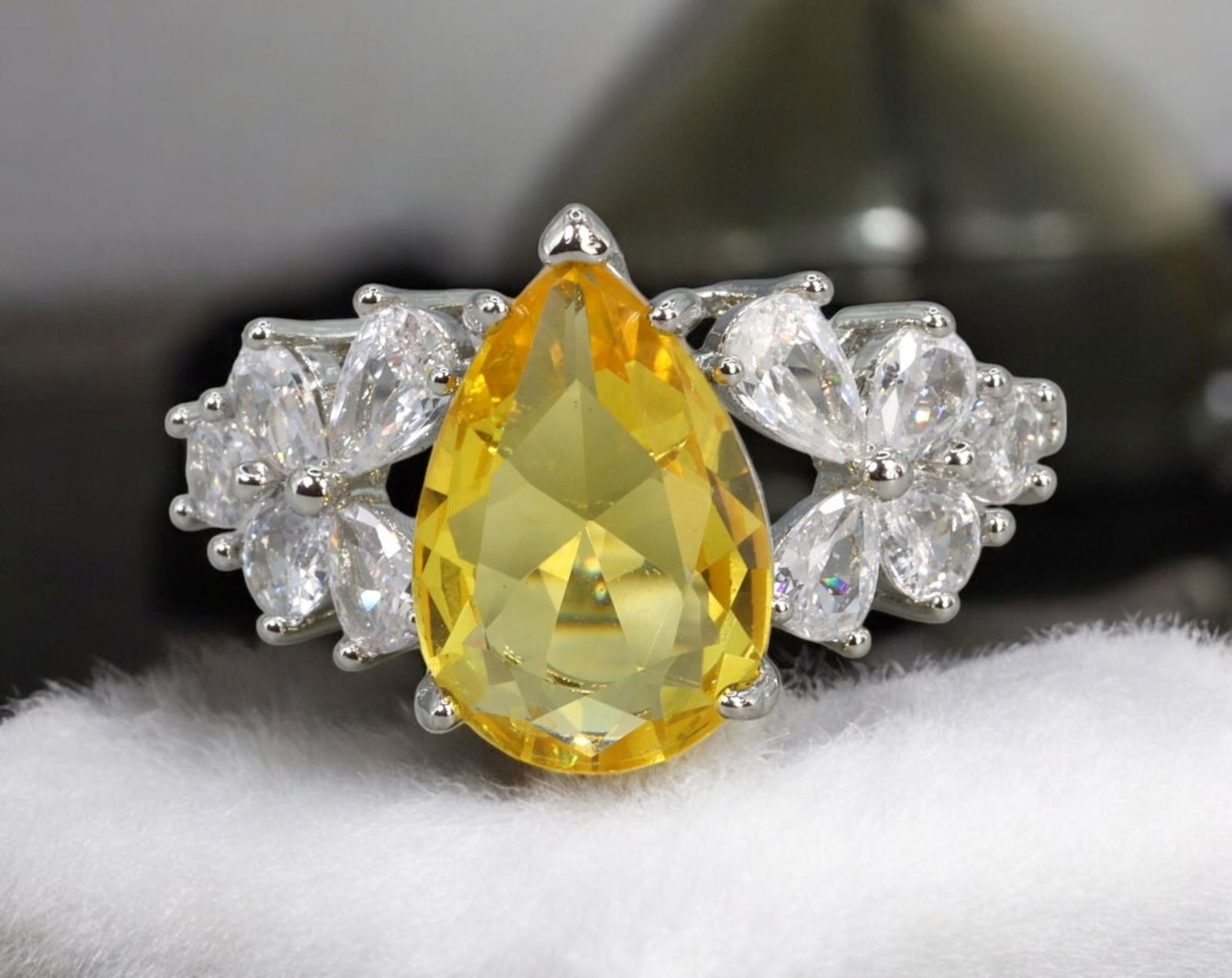 STERLING SILVER: Pear-Cut Yellow Gemstone Ring - Stamped 925, Size 8.75, 3.7g (1 of 5)