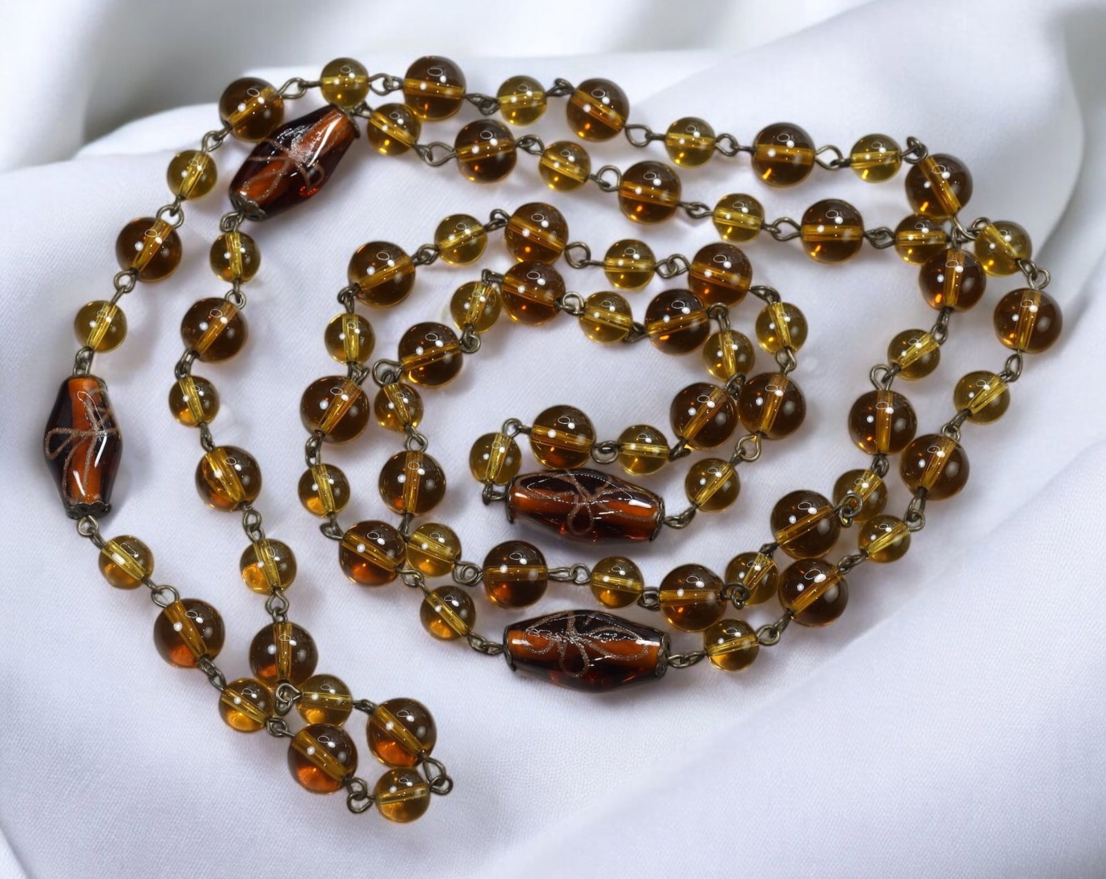 VINTAGE: Amber-Tone Art Glass Beaded Necklace - 120cm, 94g: An exquisite vintage long necklace, beautifully crafted with rich amber-tone art glass beads and delicate wire links. Measuring approximately 120cm in length and weighing 94g, this versatile piece can