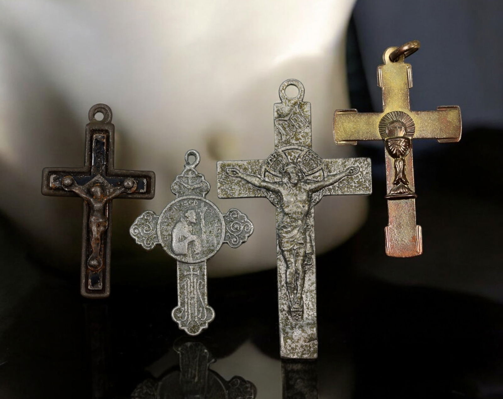 EUROPE: Antique Crucifix Pendants - Bronze & Silvered Alloy, 19th-20th Century (4 pcs, 3-5cm, 6.5g) (1 of 2)