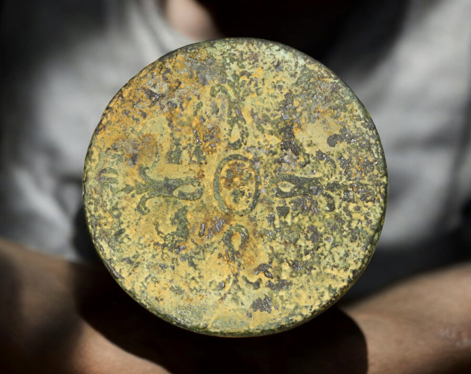 SPAIN: Isabella II - 8 Maravedis, 1839 JA, Brass, 28mm, 9.1g: A well-worn but historically rich 8 Maravedis coin struck under the reign of Queen Isabella II of Spain in 1839, minted in Jaen ("JA"). Composed of brass, this 28mm, 9.1g issue features the denominati