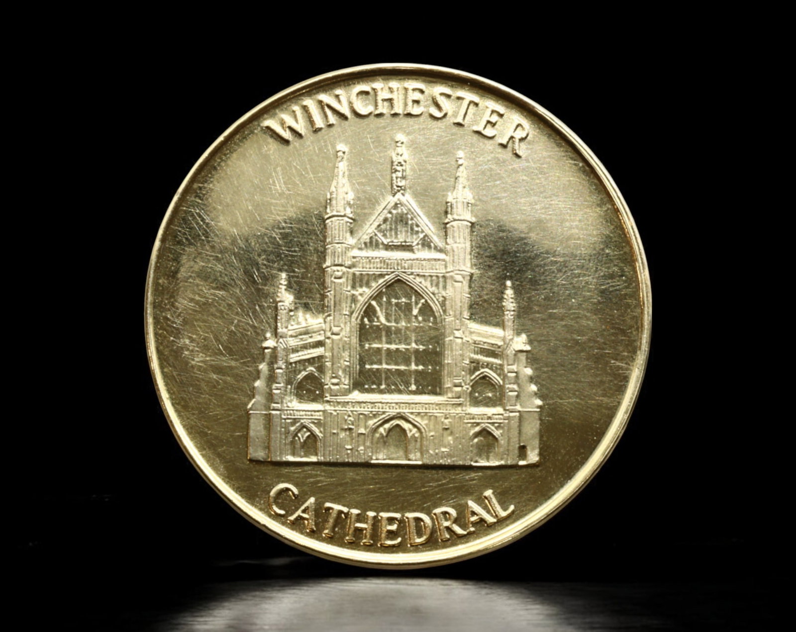 UNITED KINGDOM: Winchester Cathedral Commemorative Medal - Gold-Plated, 40g, 37mm: A beautifully crafted gold-plated commemorative medal honoring Winchester Cathedral, one of England's most historically significant religious landmarks. Struck with a reflective proof-like finish, thi