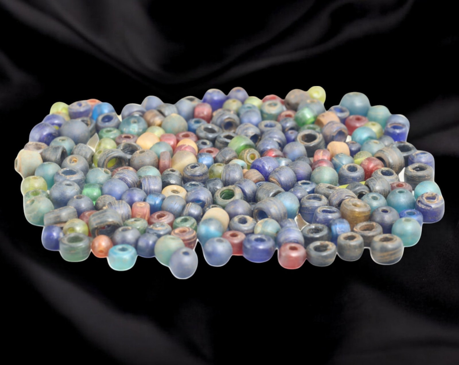 Collection of Vintage Art Glass Beads - Antique & Handmade, 149g: A captivating assortment of vintage and antique art glass beads, showcasing masterful craftsmanship and unique design elements. These handcrafted beads exhibit intricate detailing, applied textures, a