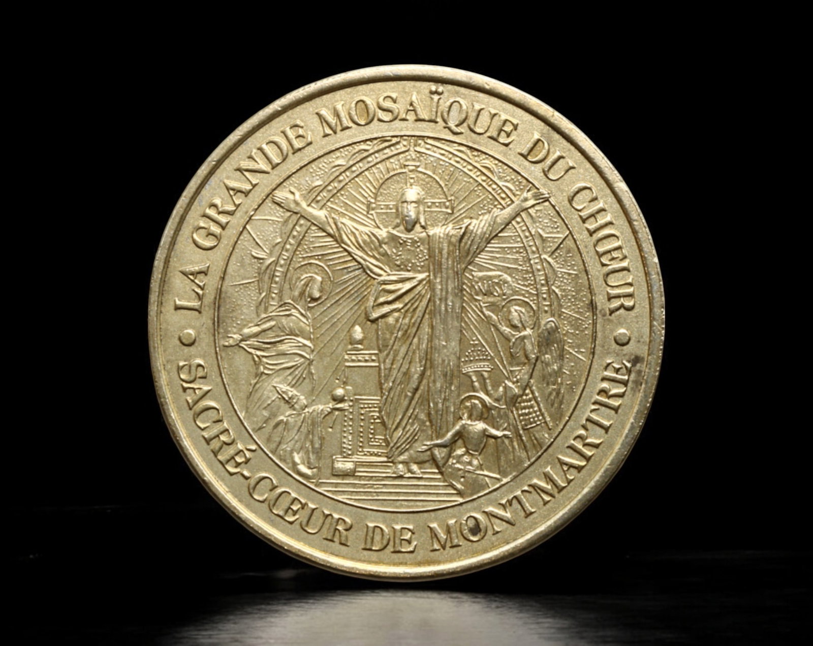 FRANCE: Sacre-Coeur Basilica of Montmartre Official Medal ? 2005, Monnaie de Paris: A 2005 Monnaie de Paris official medal, struck in a brass-like alloy, measuring 34mm in diameter and weighing 16g, celebrating the Sacre-Coeur Basilica of Montmartre, Paris. The obverse features a fin