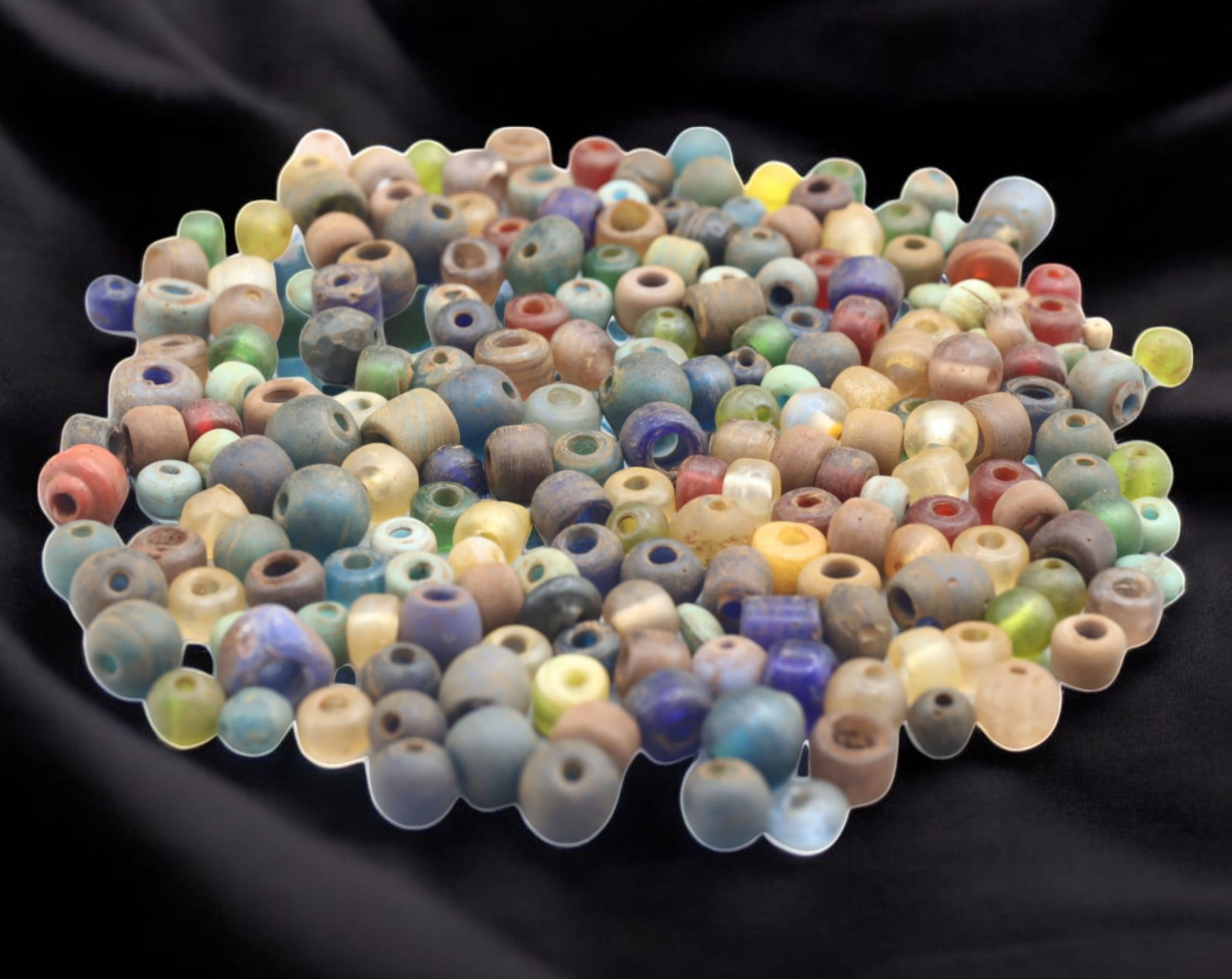 Collection of Vintage Art Glass Beads - Antique & Handmade, 148g, 0.5-1cm: A captivating assortment of vintage and antique art glass beads, showcasing masterful craftsmanship and unique design elements. These handcrafted beads exhibit intricate detailing, applied textures, a