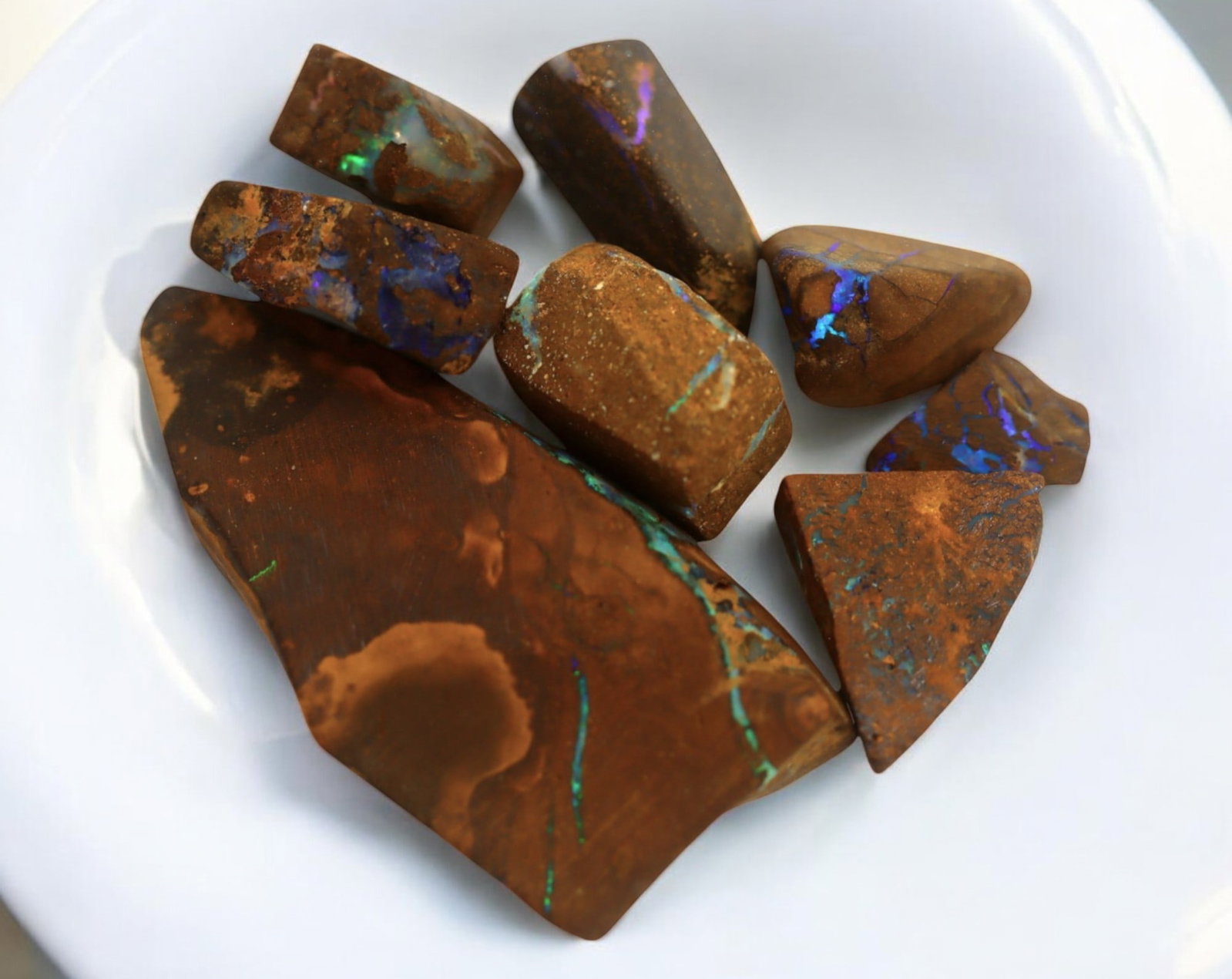 AUSTRALIAN MATRIX BOULDER OPAL - Rough Lot,1-4.5cm, 34g: A striking lot of natural Australian matrix boulder opal rough. These raw specimens display mesmerizing flashes of blue, green, and gold veins running through ironstone, characteristic of high-quality